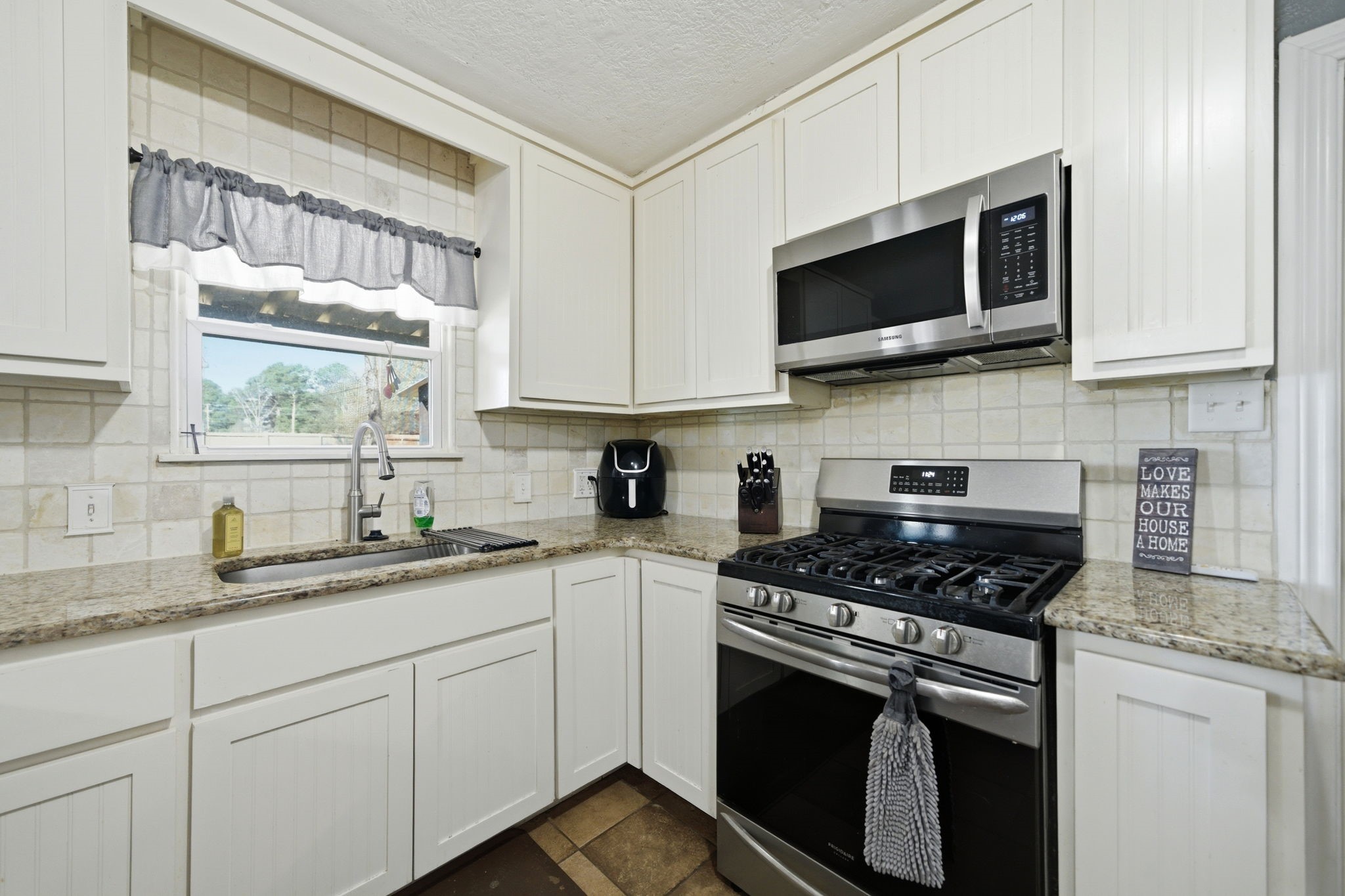 1415 Glenlain Drive