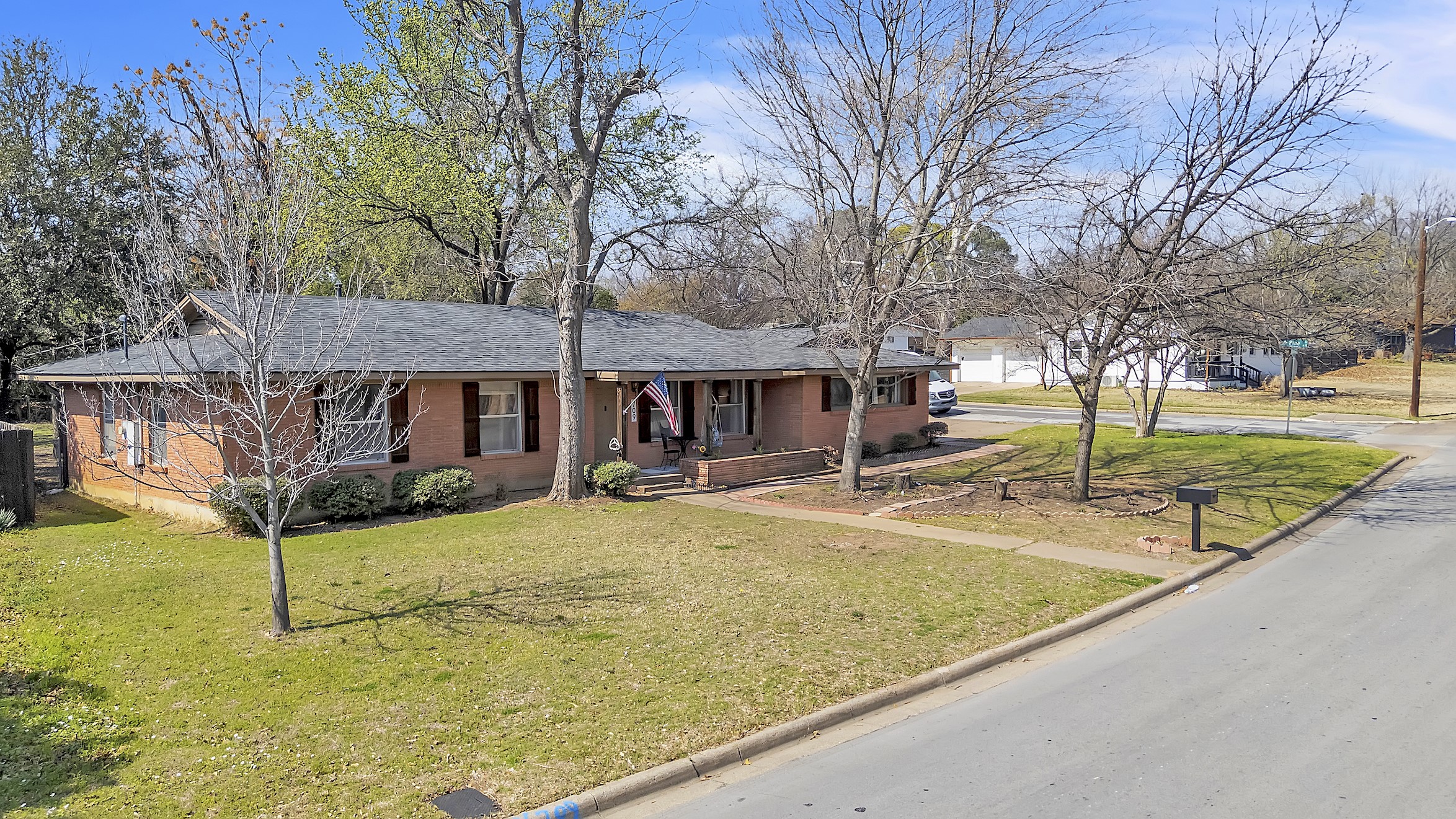 709 Hurstview Drive