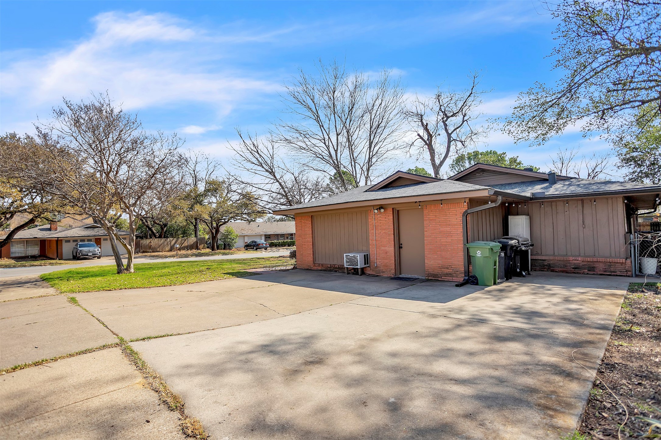 709 Hurstview Drive