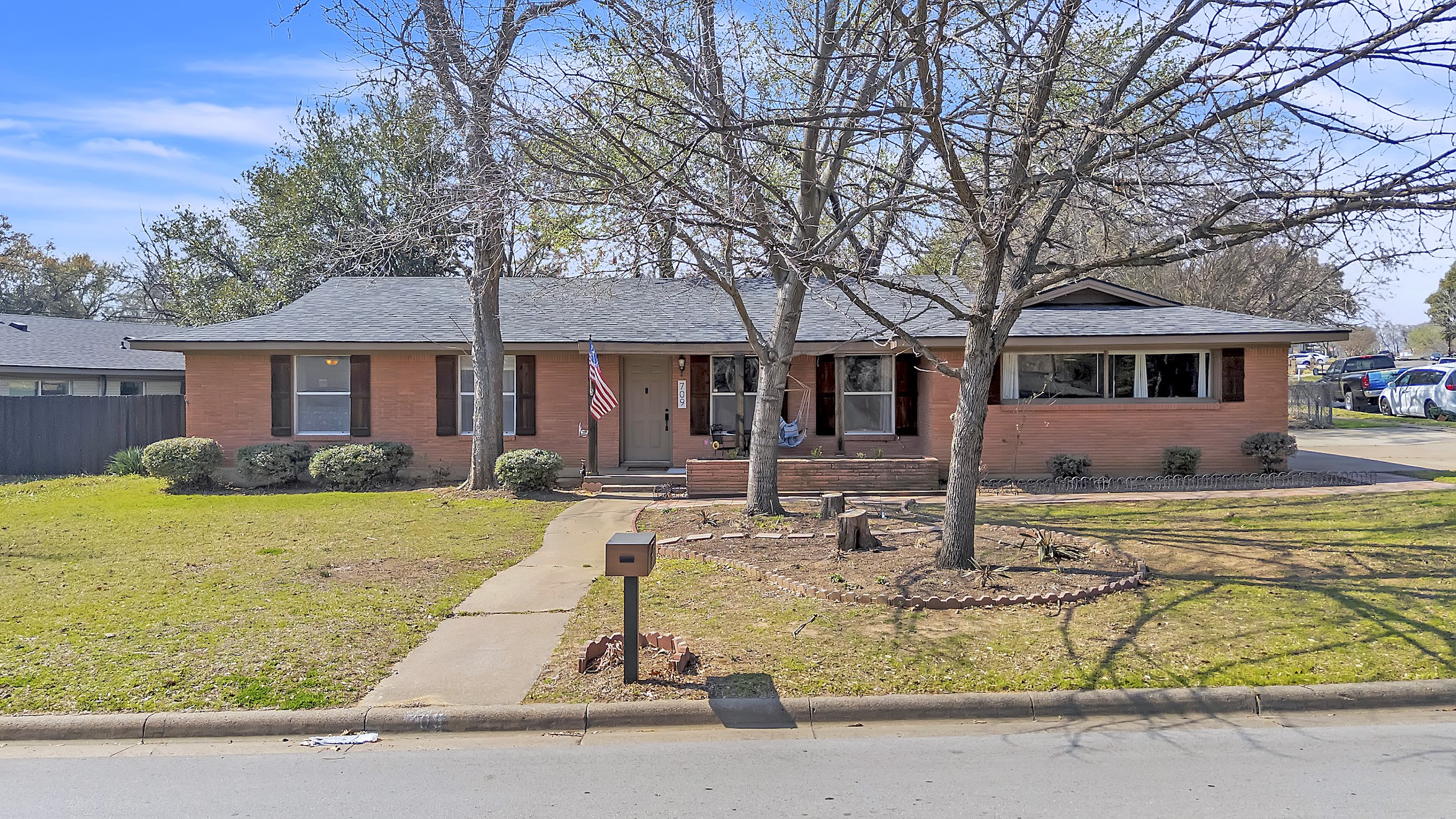 709 Hurstview Drive