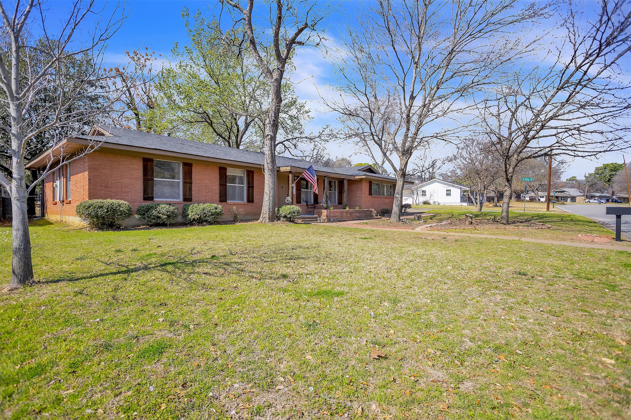 709 Hurstview Drive