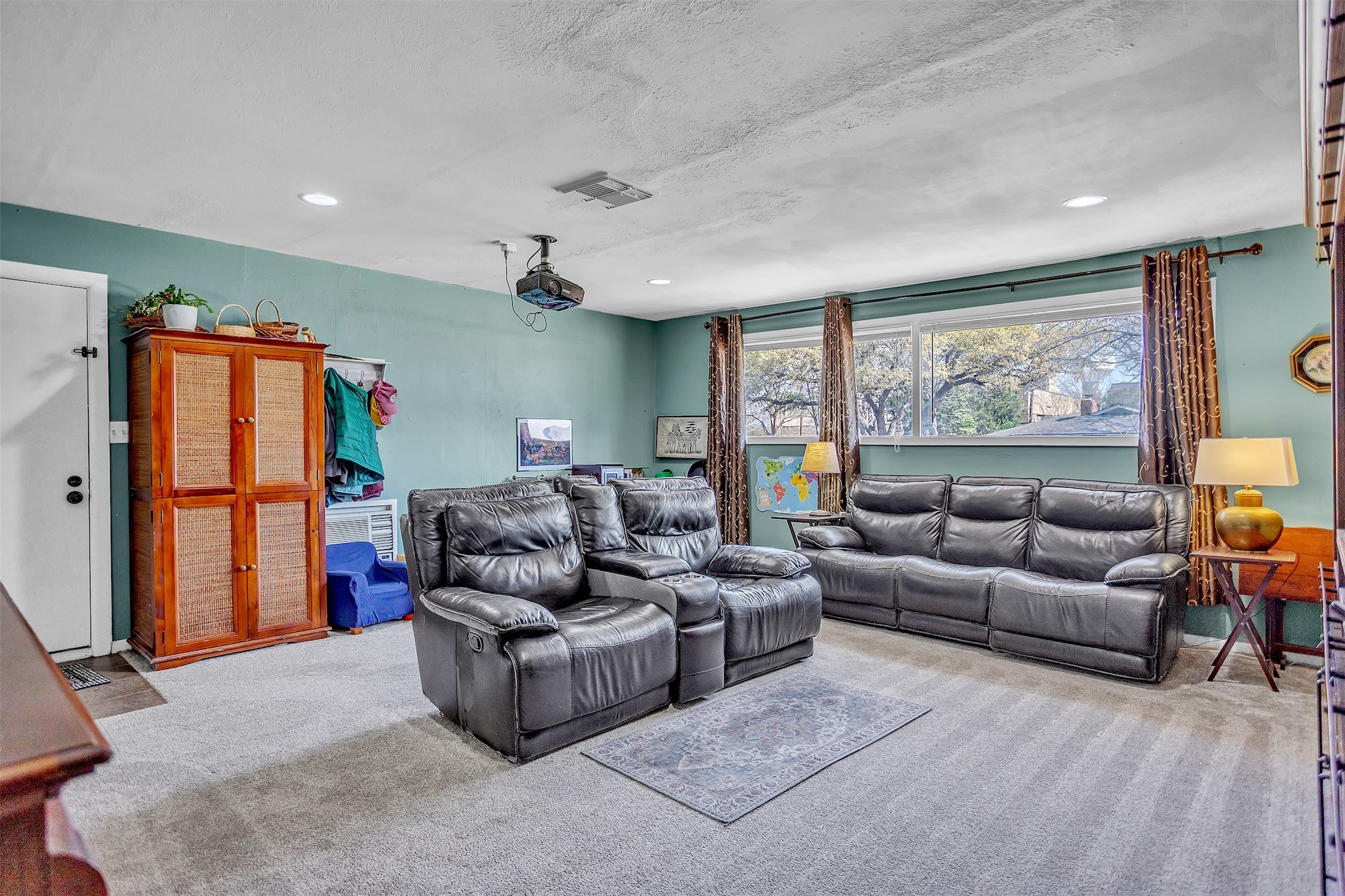 709 Hurstview Drive