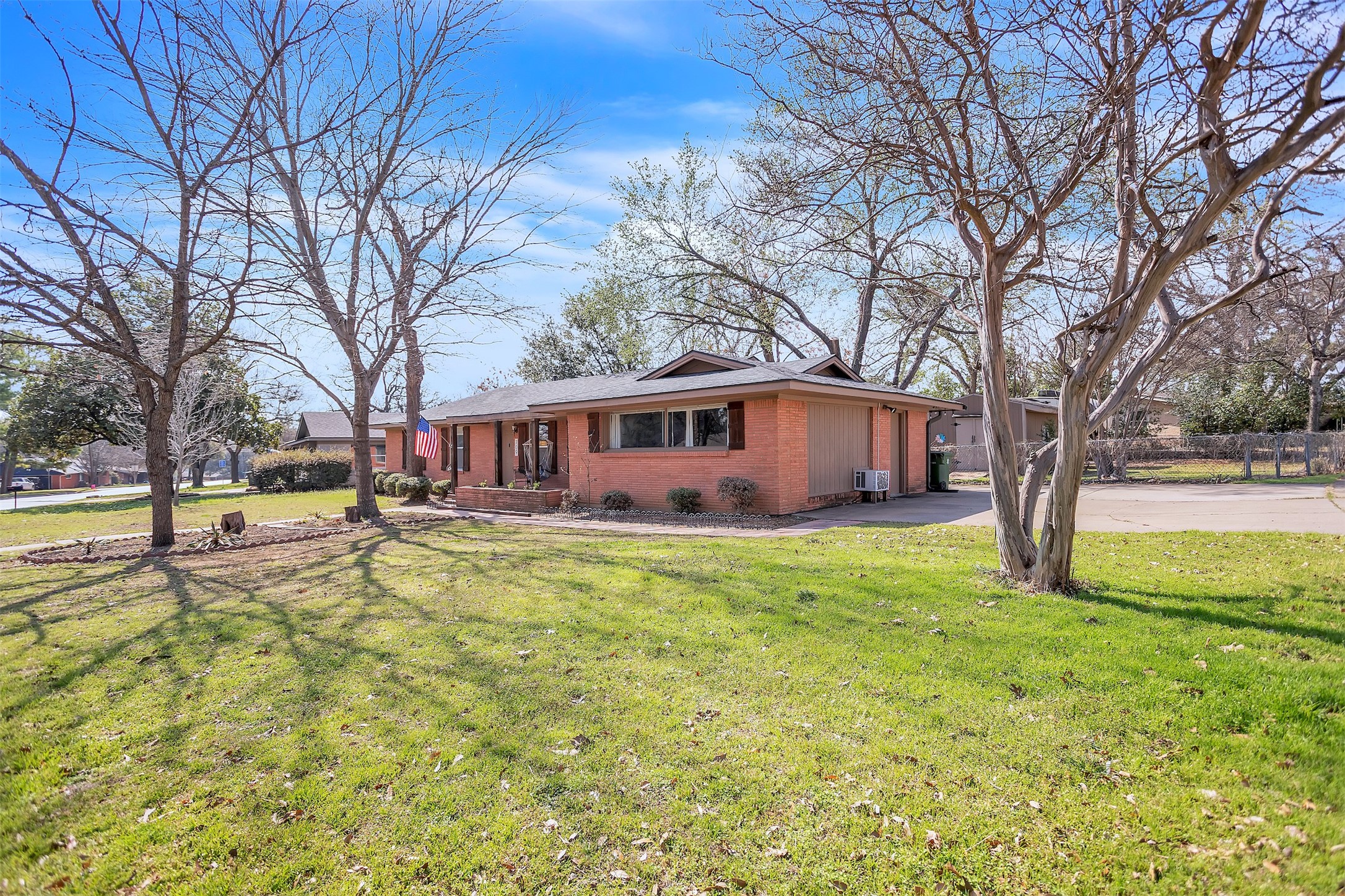 709 Hurstview Drive