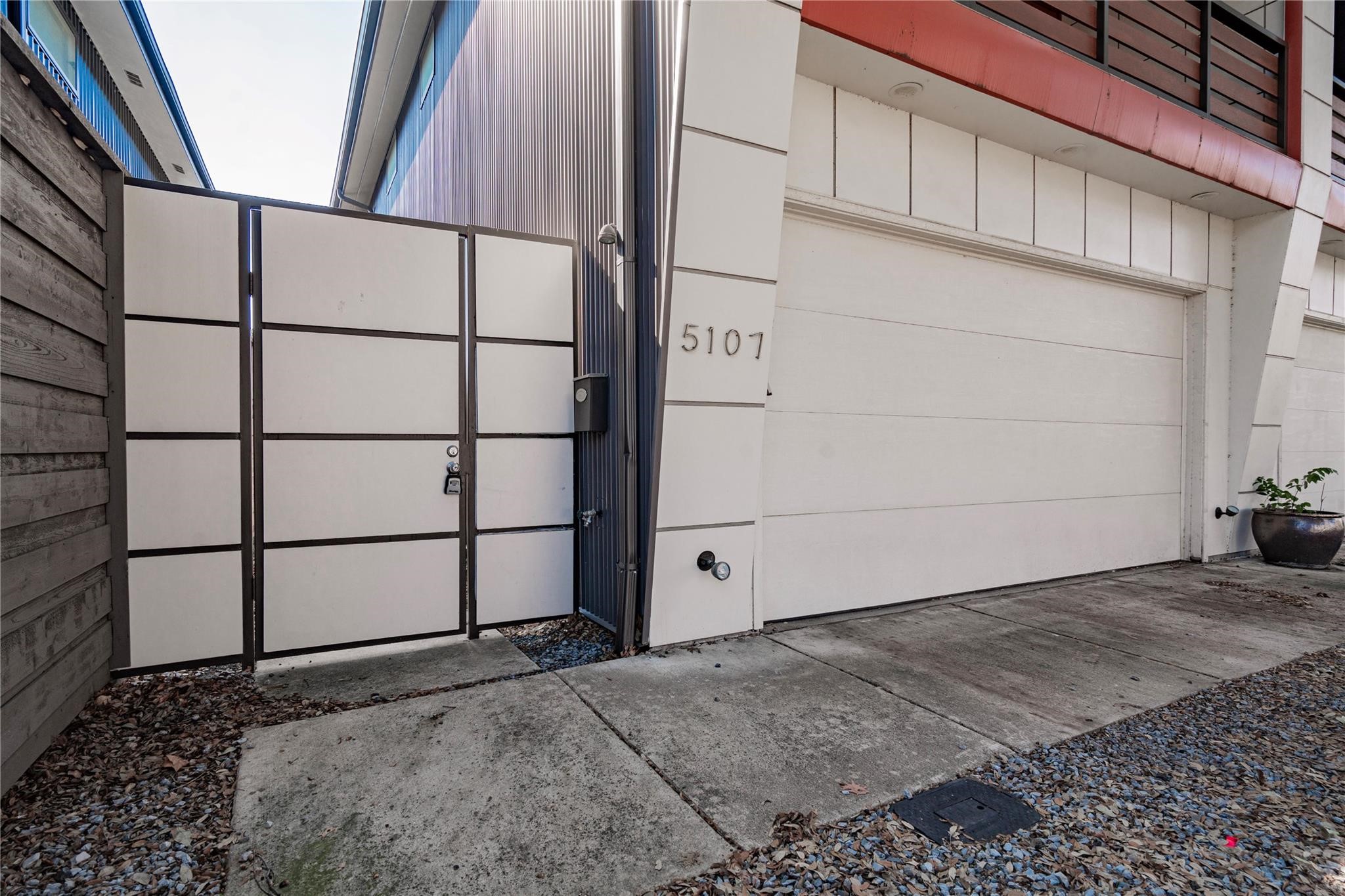 5107 N Hall Street