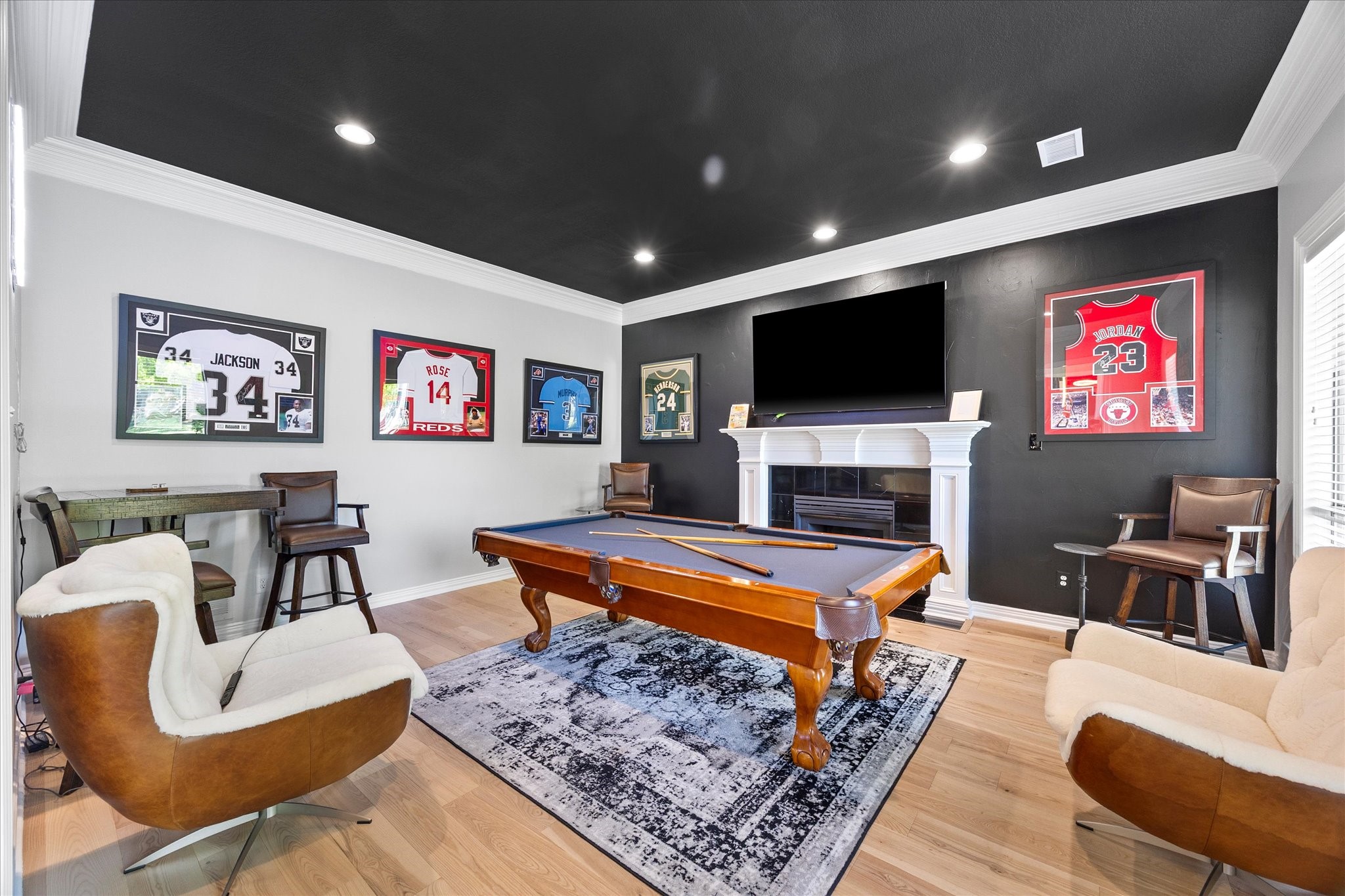 1107 Travis Court
