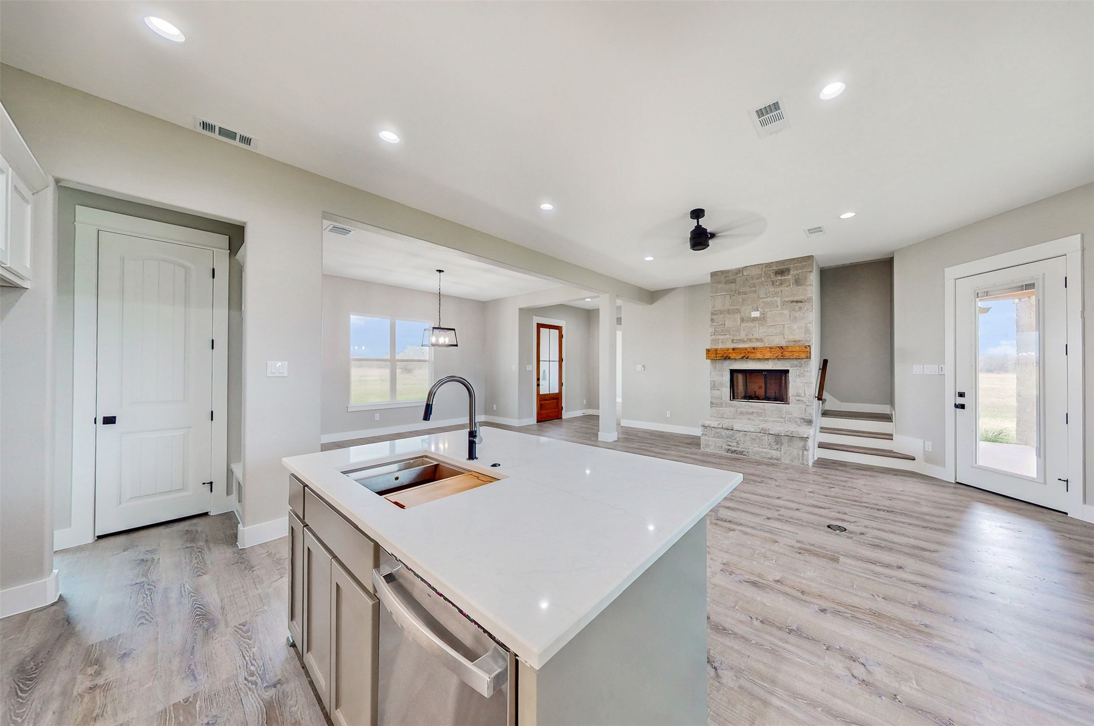 2667 VZ County Road 3820