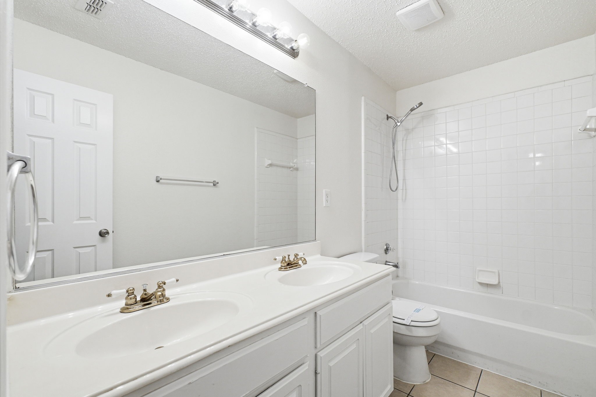 2525 Crooked Creek