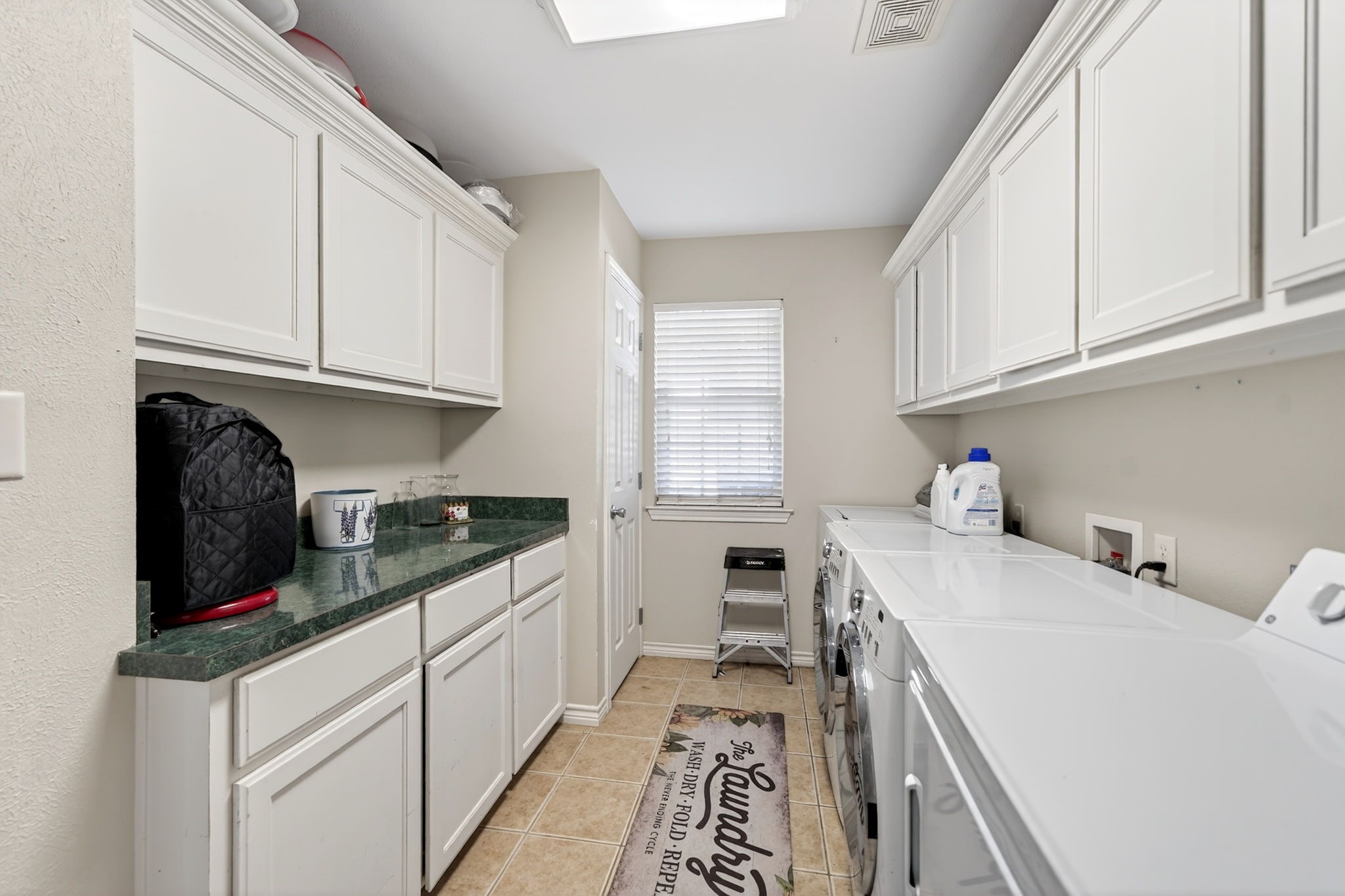 102 Royal Oaks Drive