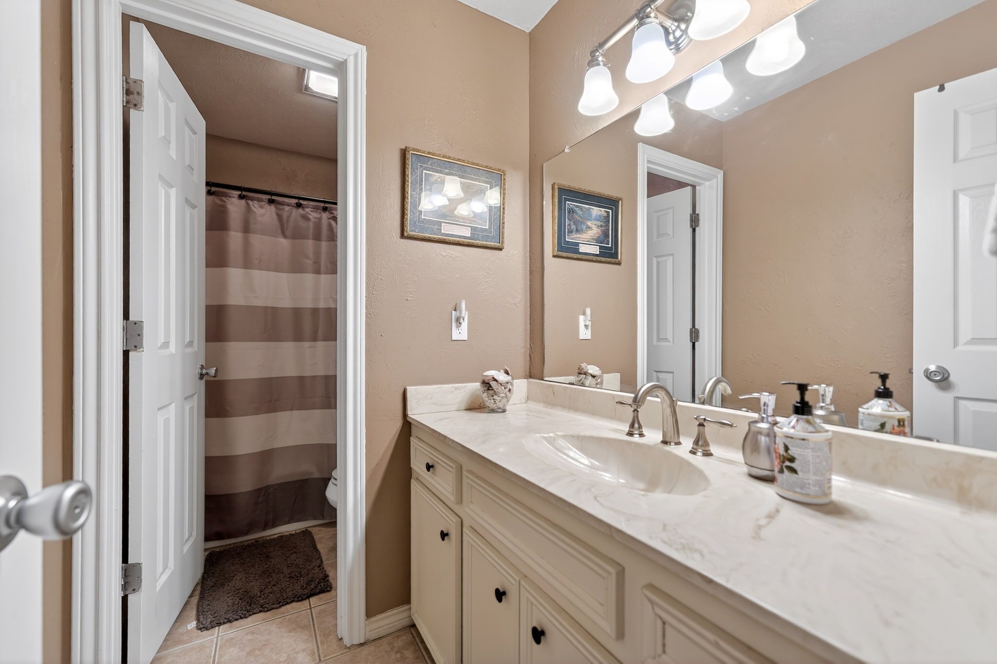 102 Royal Oaks Drive