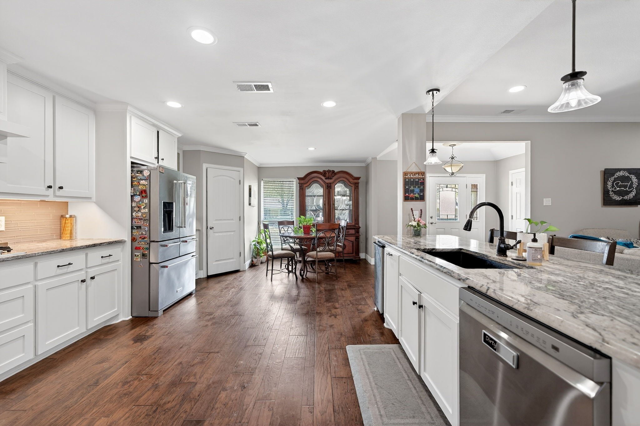 102 Royal Oaks Drive