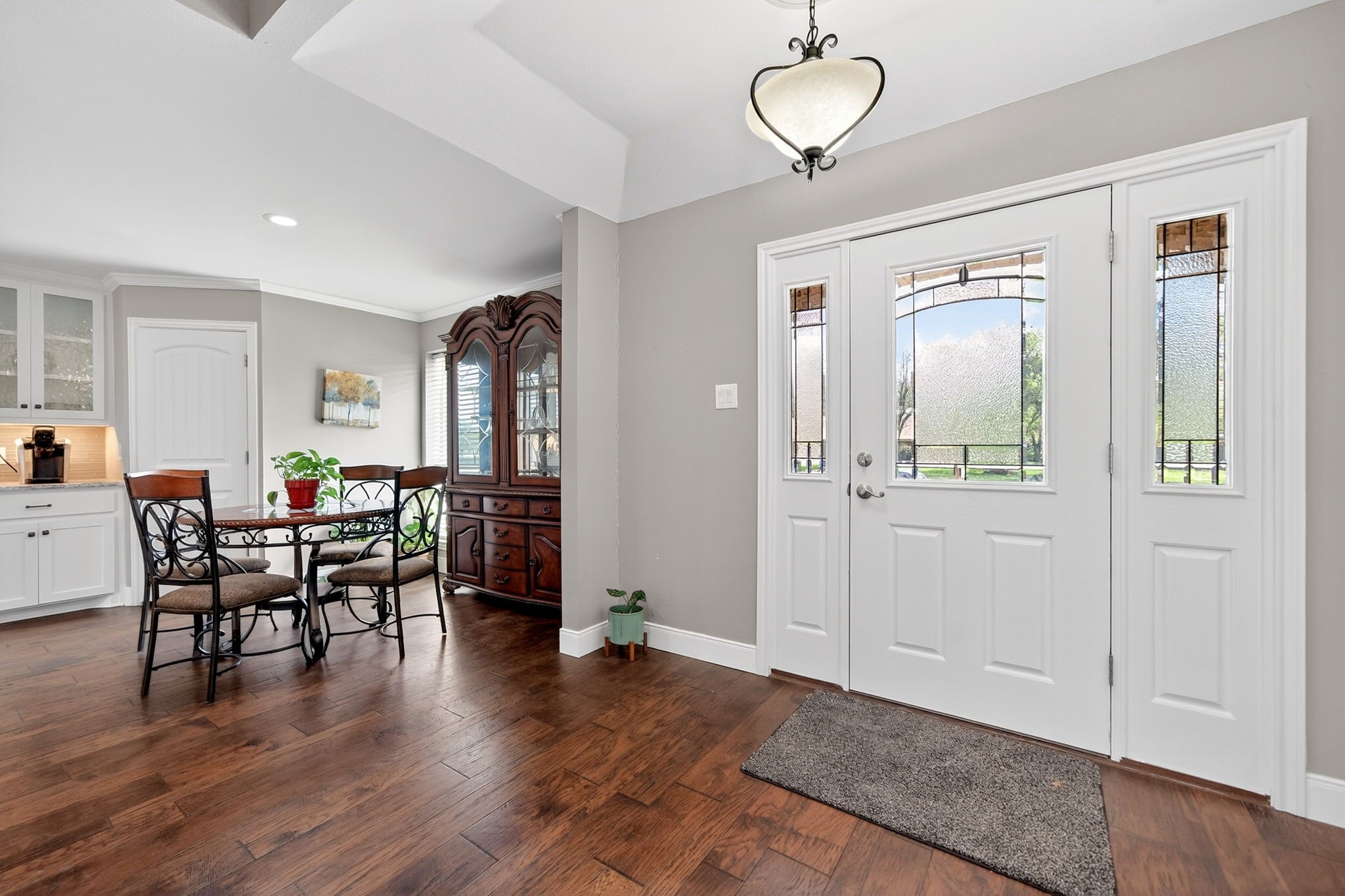 102 Royal Oaks Drive