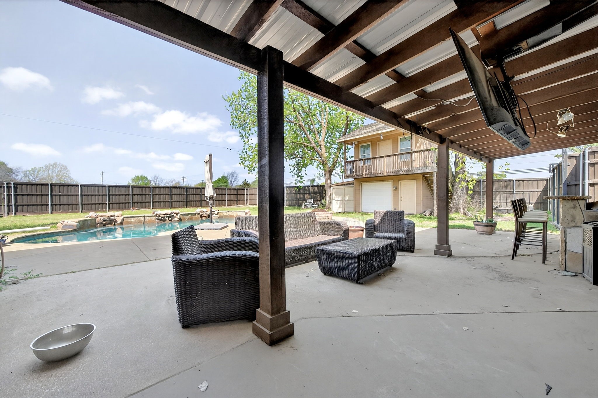 102 Royal Oaks Drive