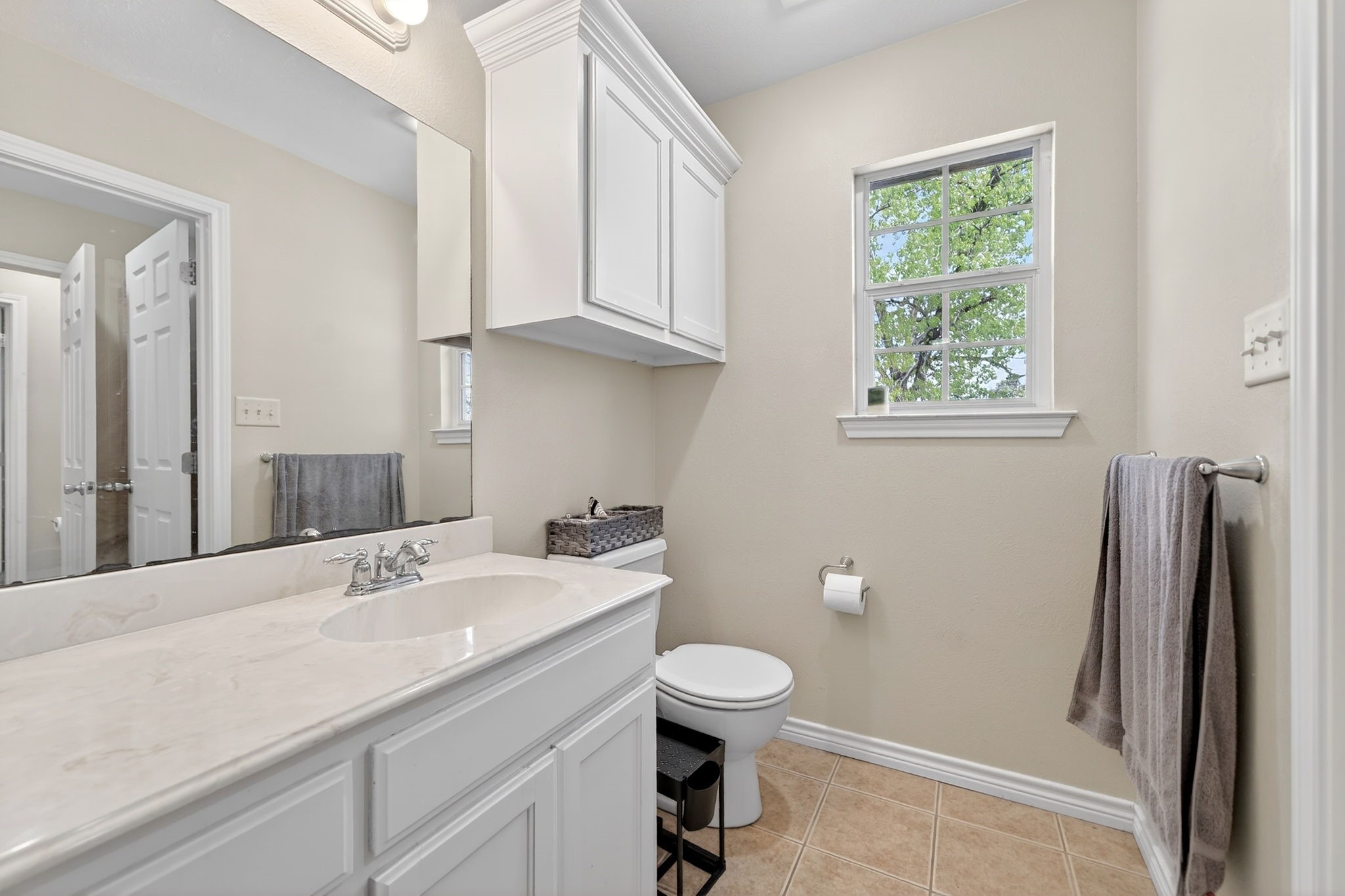 102 Royal Oaks Drive