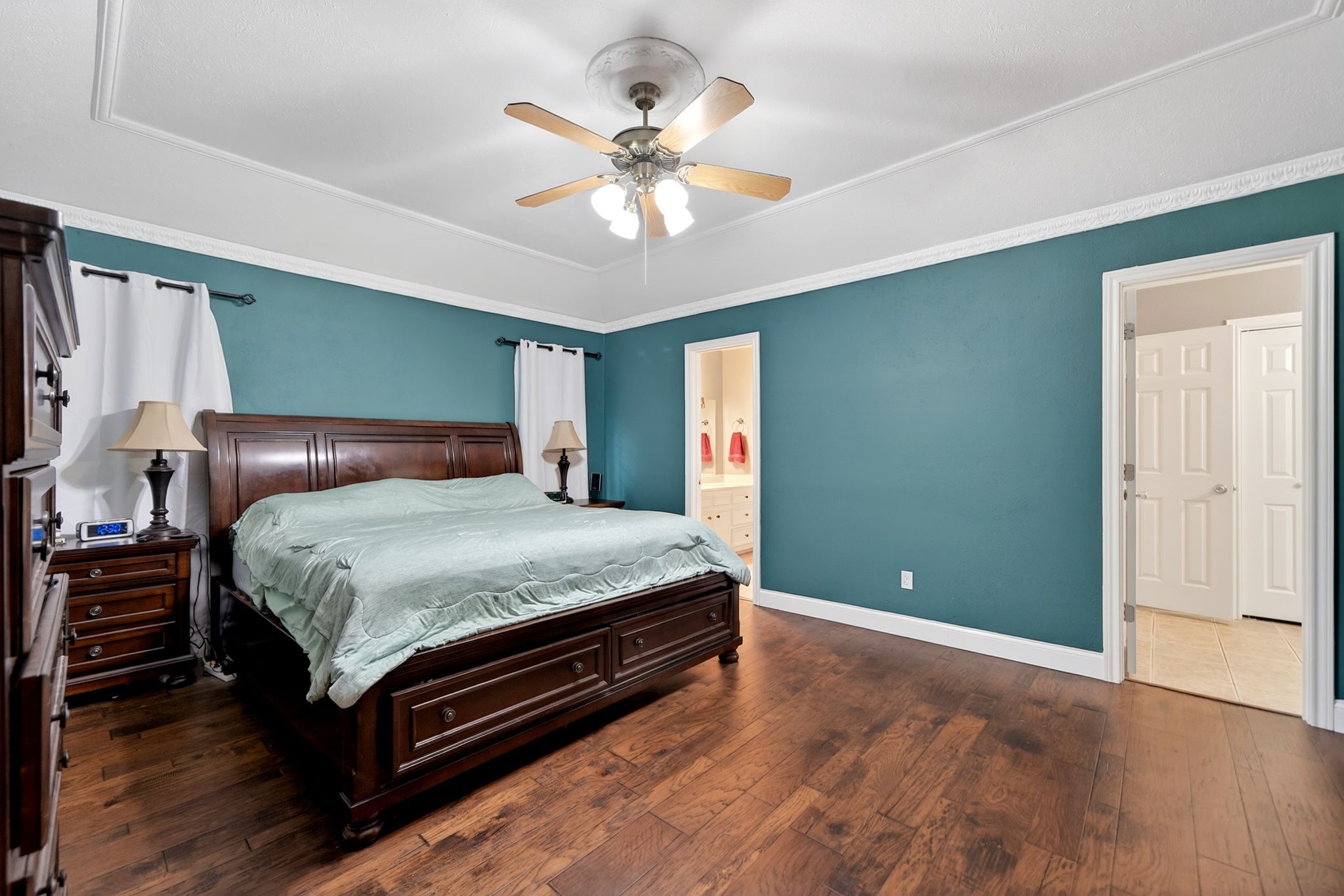 102 Royal Oaks Drive