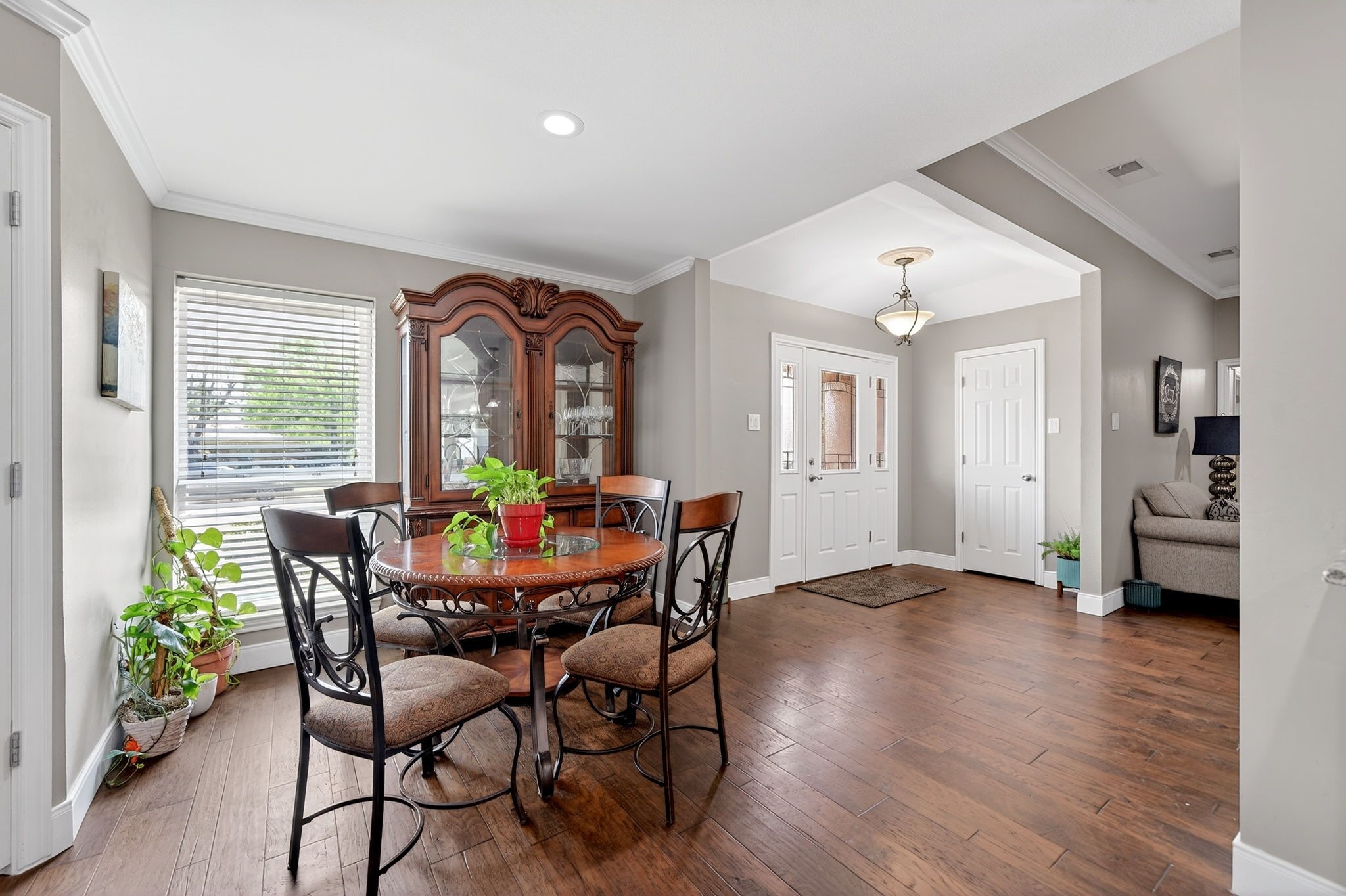 102 Royal Oaks Drive