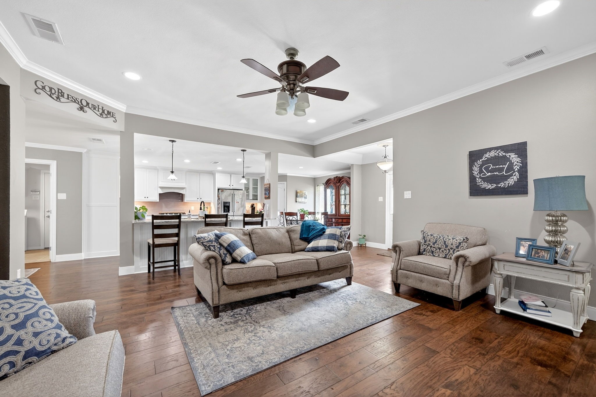 102 Royal Oaks Drive