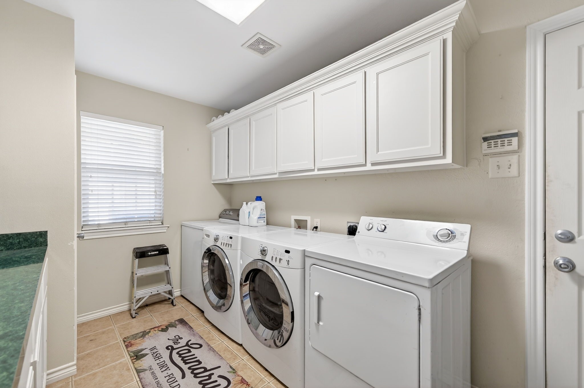 102 Royal Oaks Drive