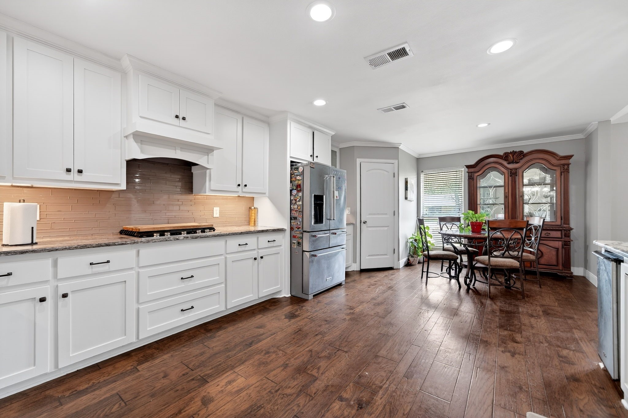 102 Royal Oaks Drive