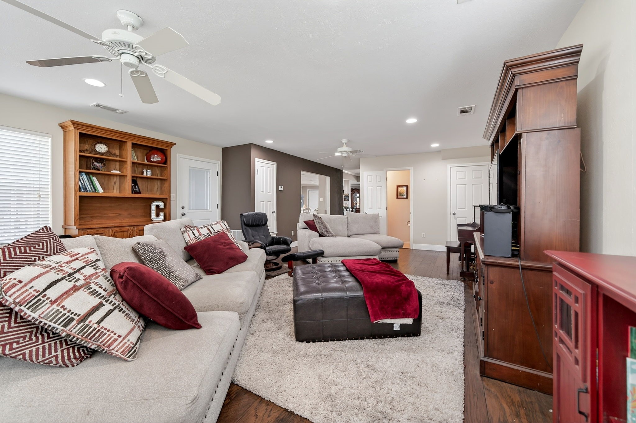 102 Royal Oaks Drive