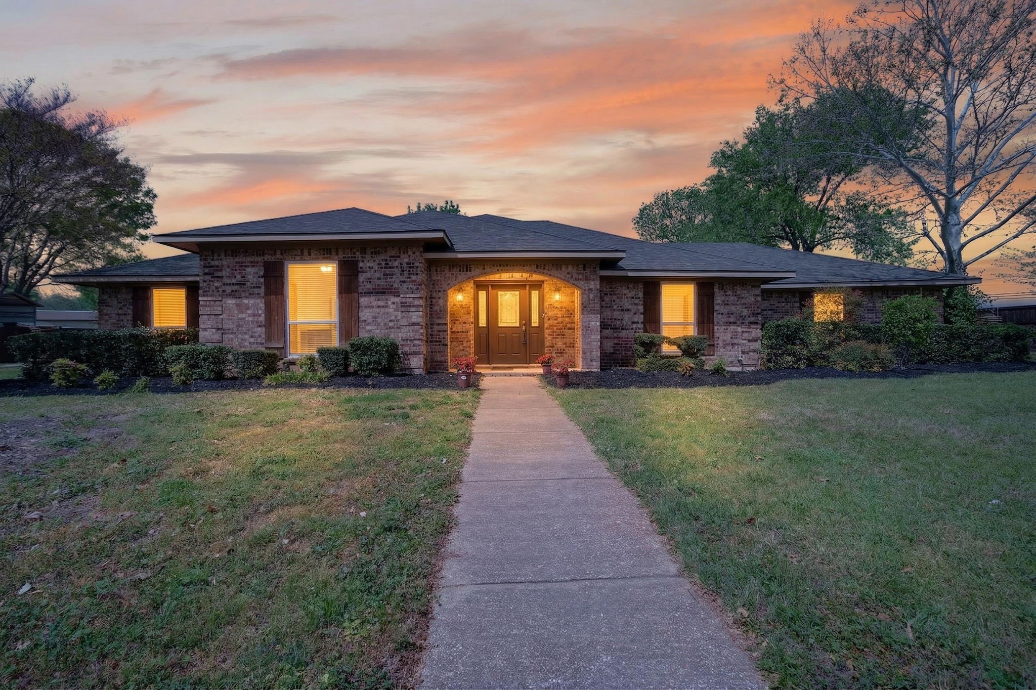 102 Royal Oaks Drive