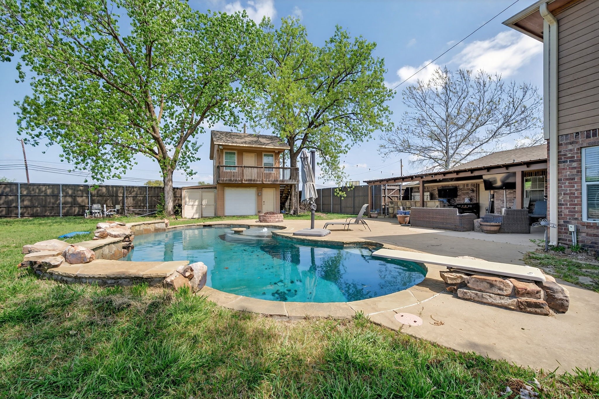 102 Royal Oaks Drive