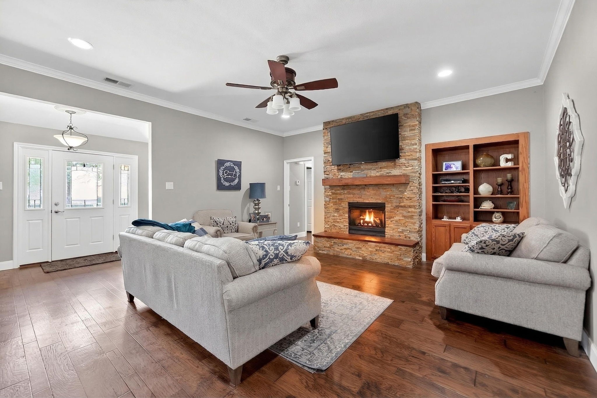 102 Royal Oaks Drive