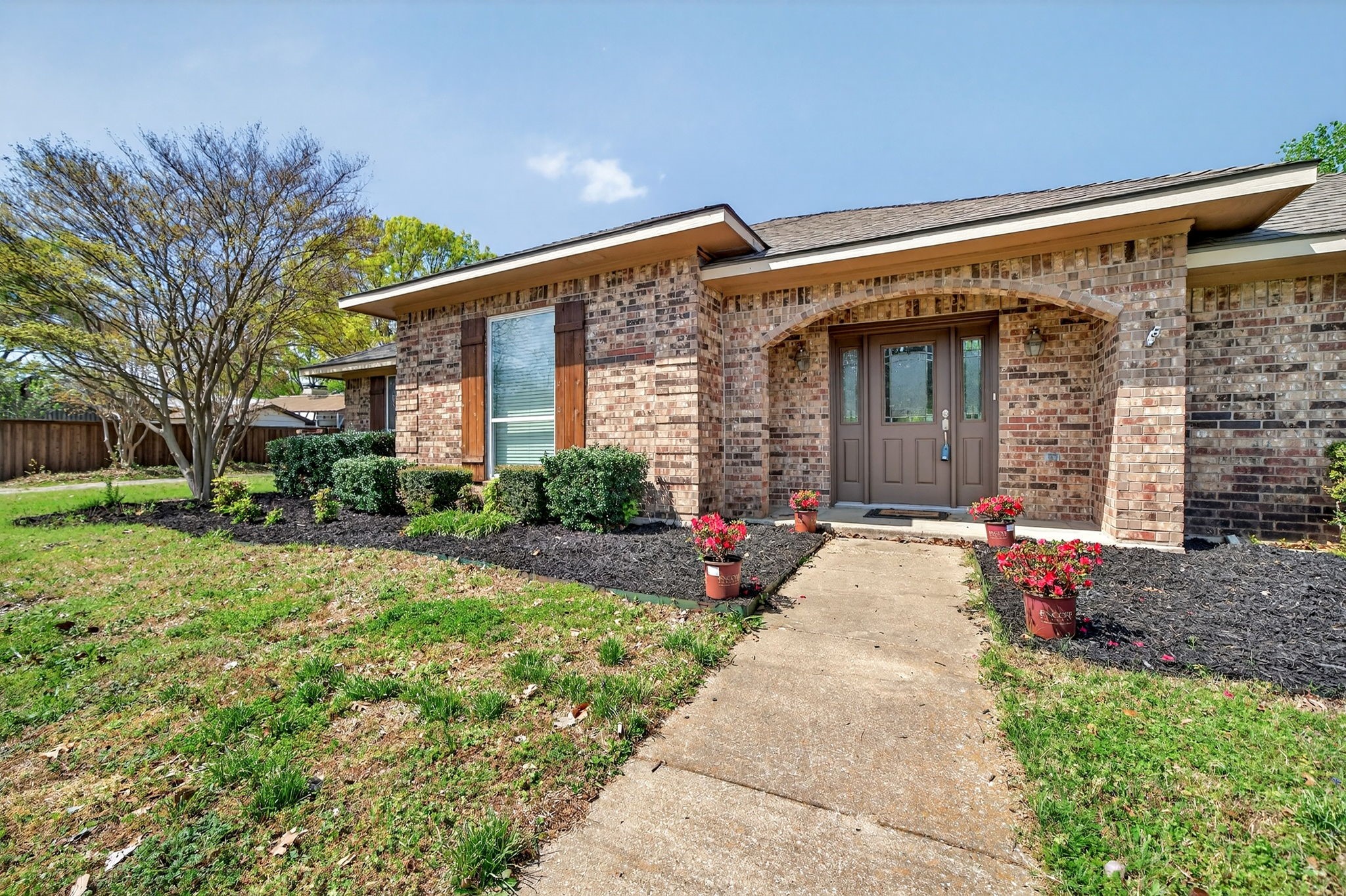 102 Royal Oaks Drive