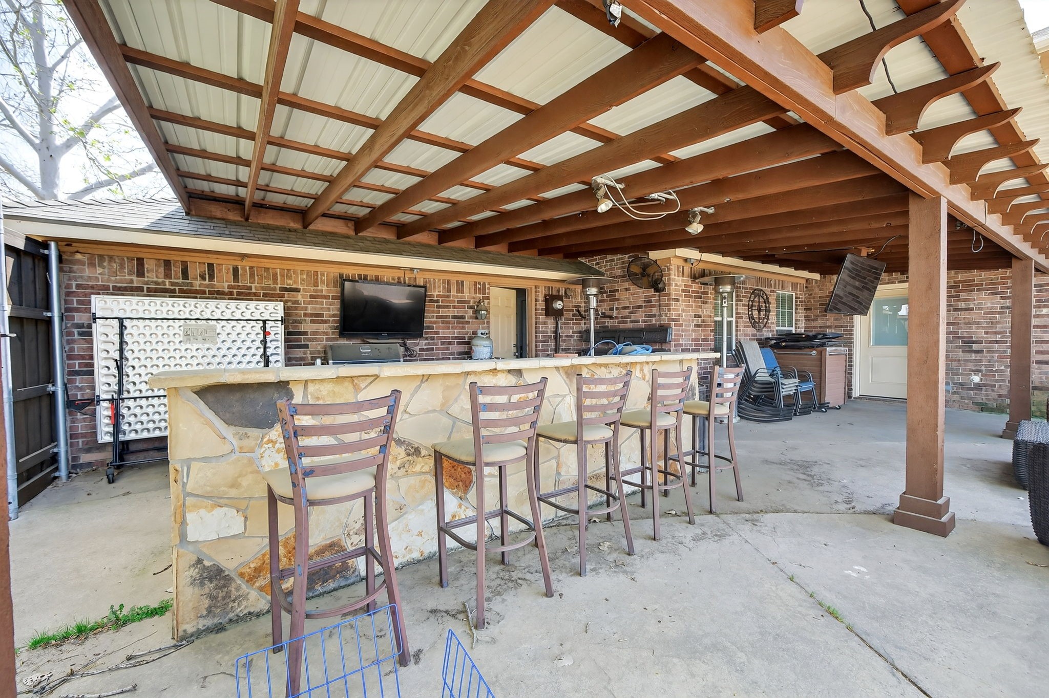 102 Royal Oaks Drive