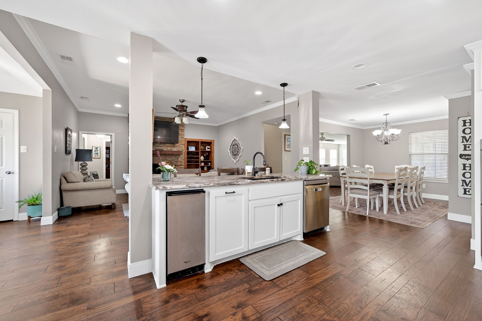 102 Royal Oaks Drive