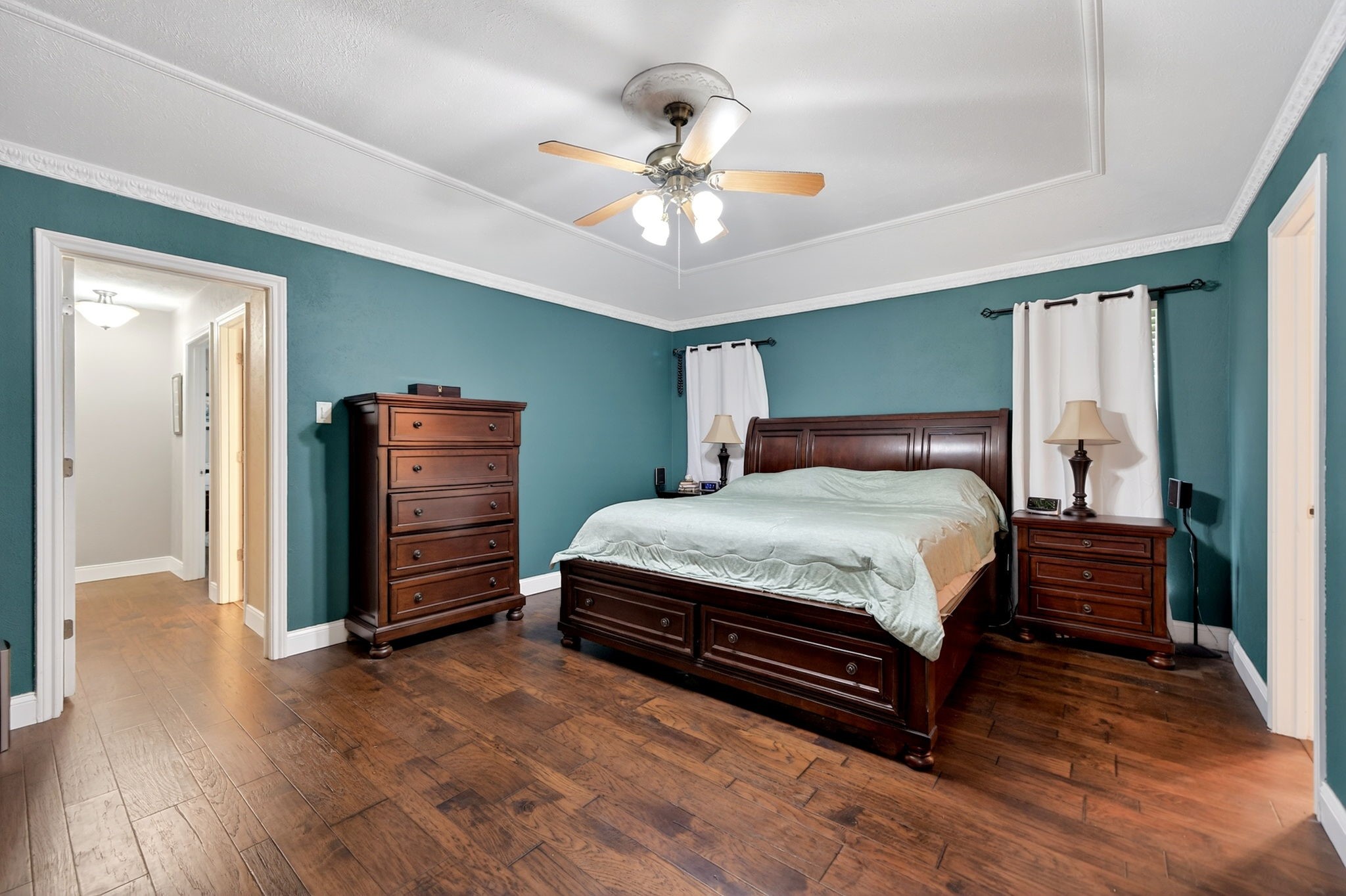 102 Royal Oaks Drive