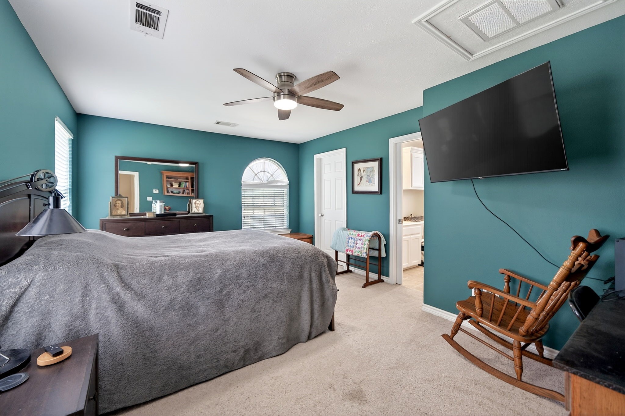 102 Royal Oaks Drive