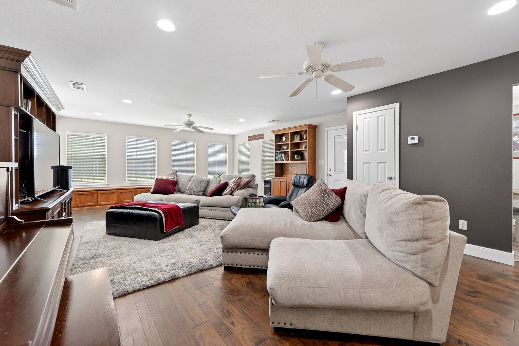 102 Royal Oaks Drive