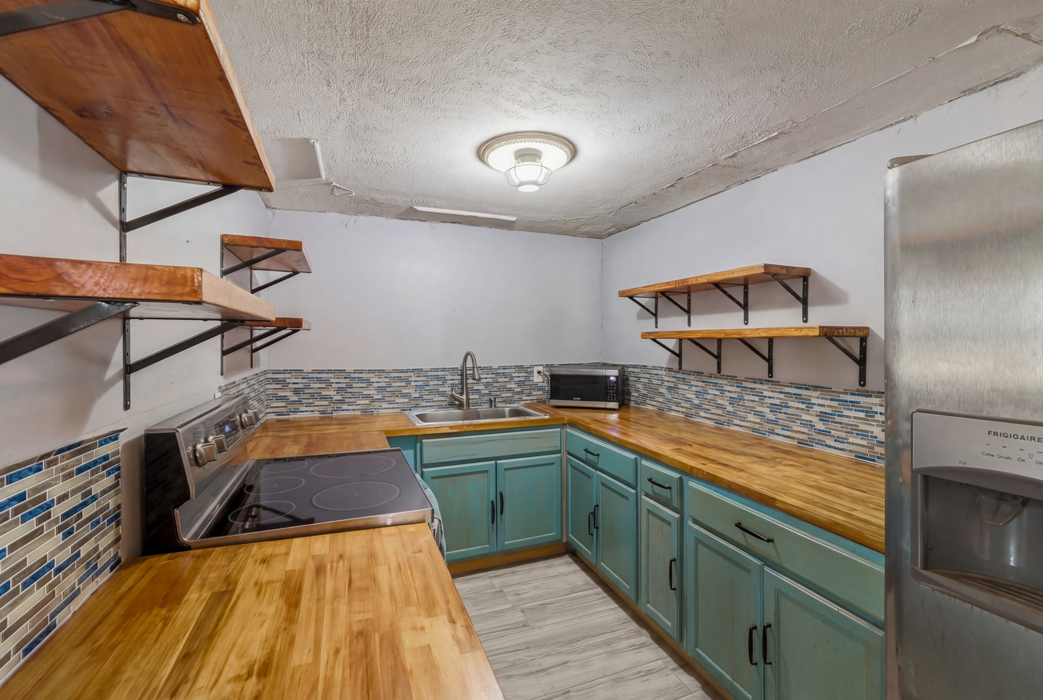 9747 Navajo Lane