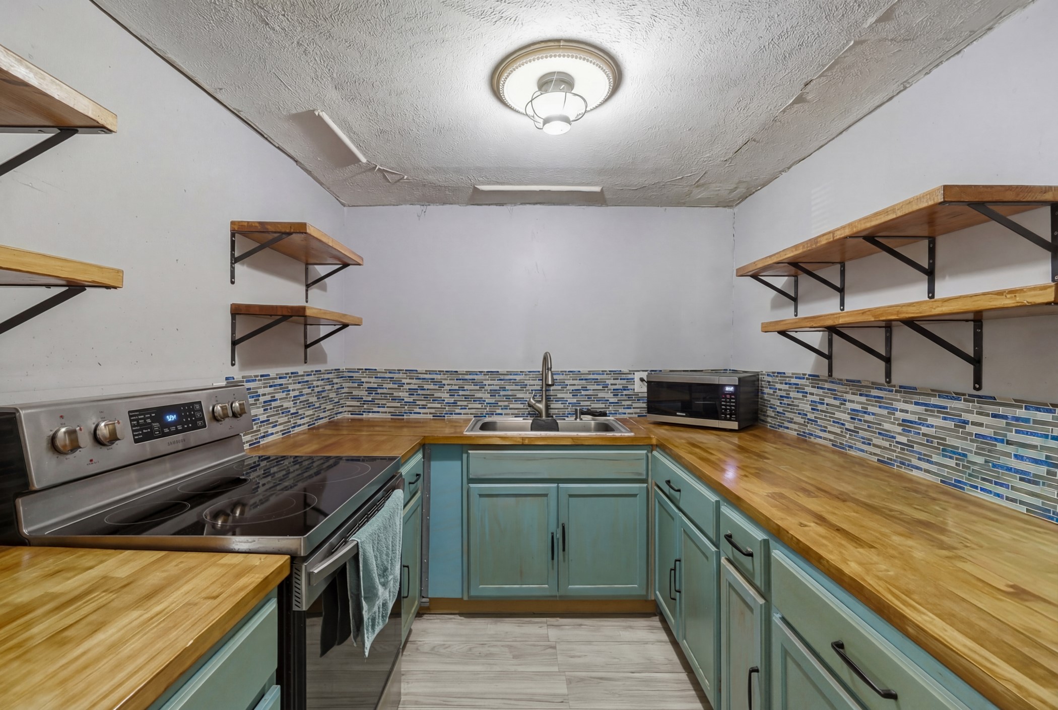 9747 Navajo Lane