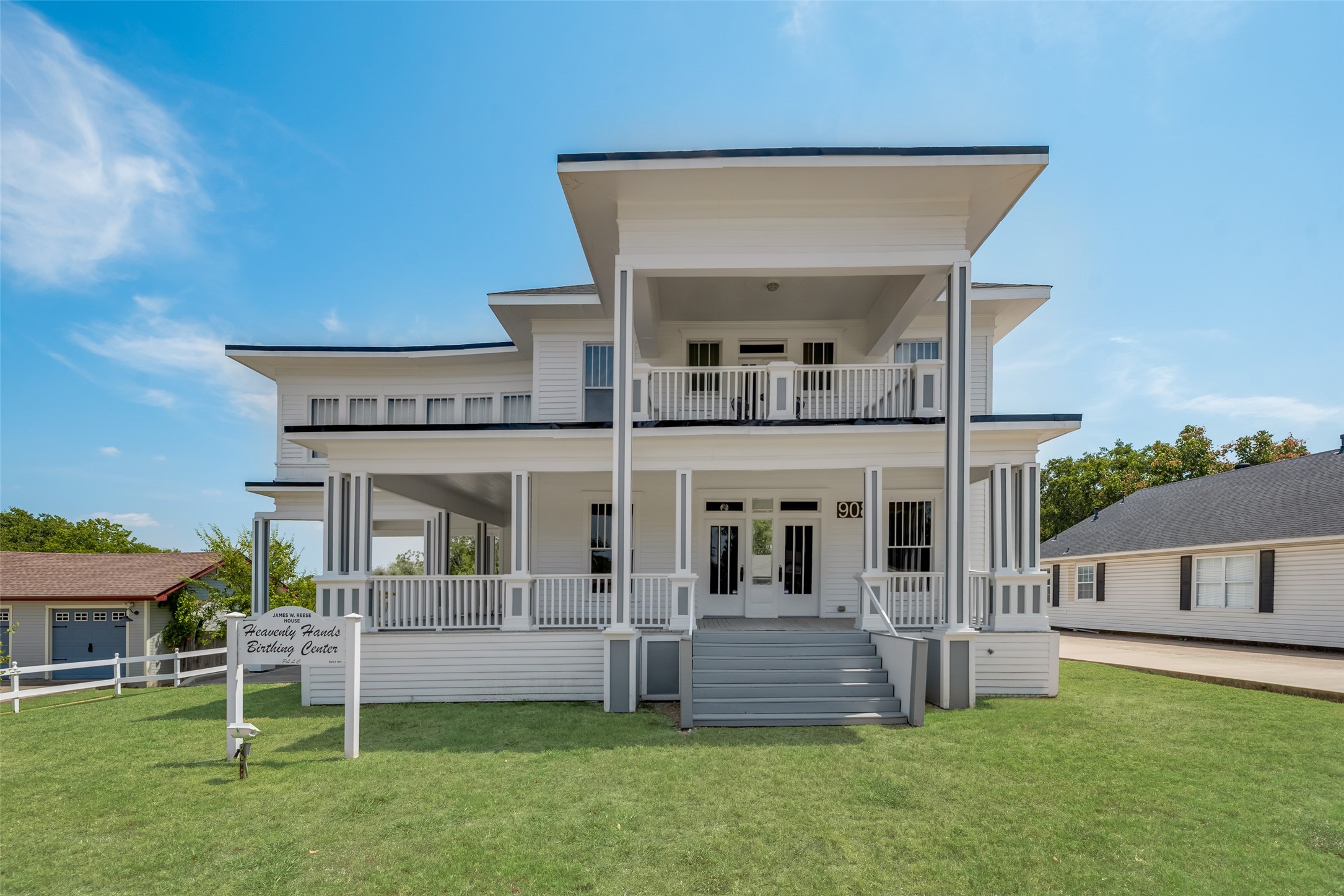 908 N Goliad Street
