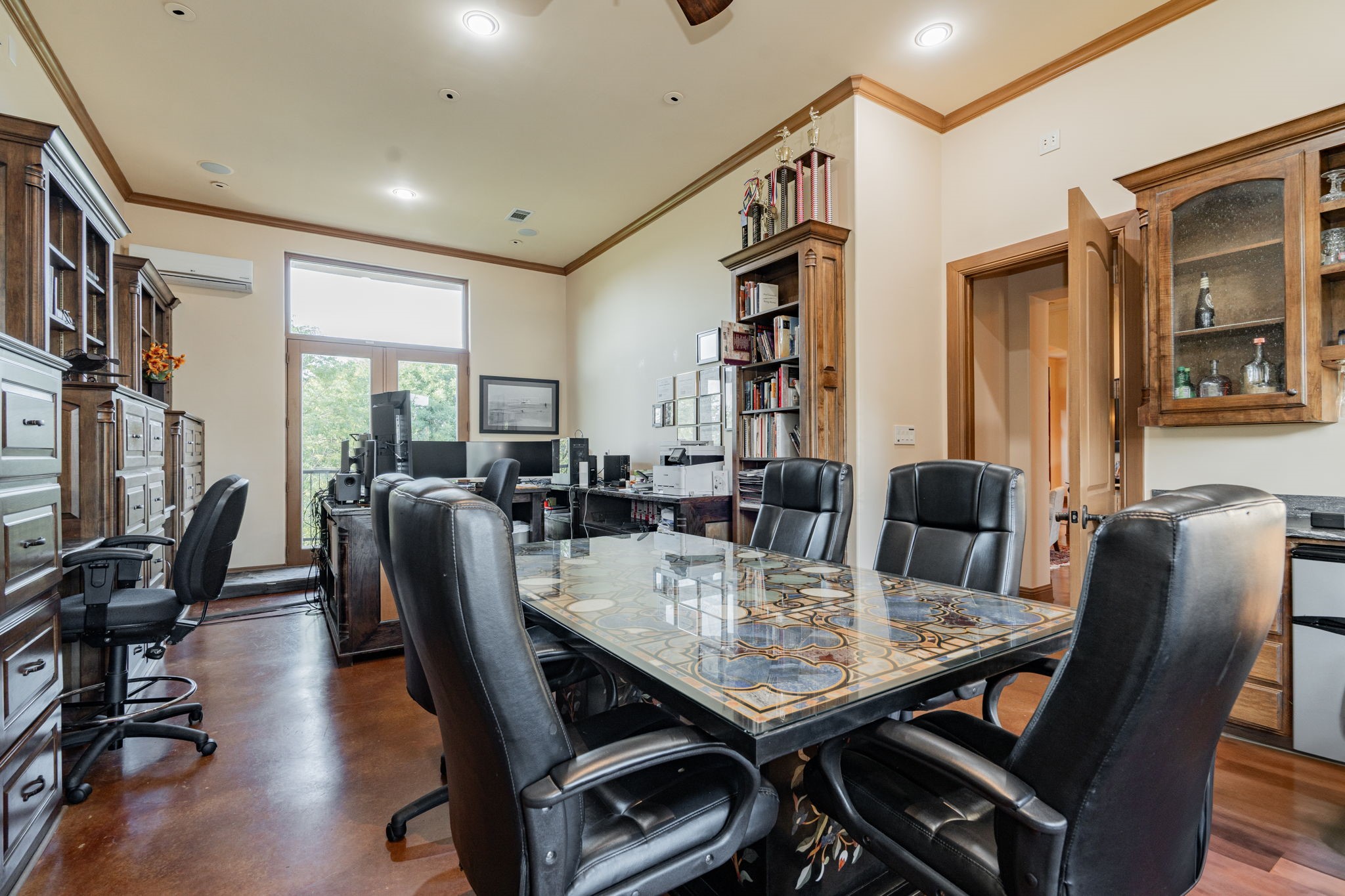 323 Kings Court