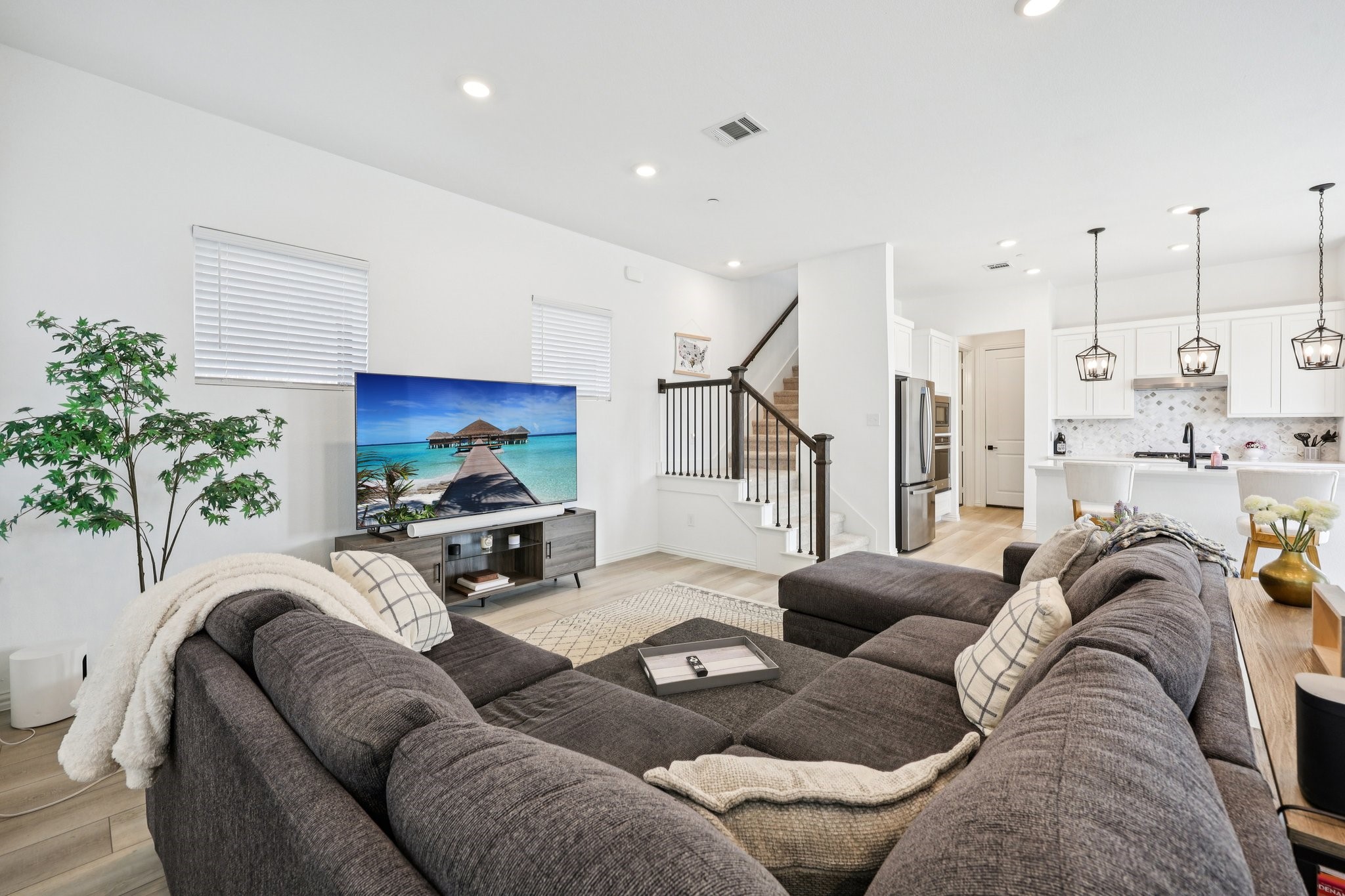 6201 Queens Path