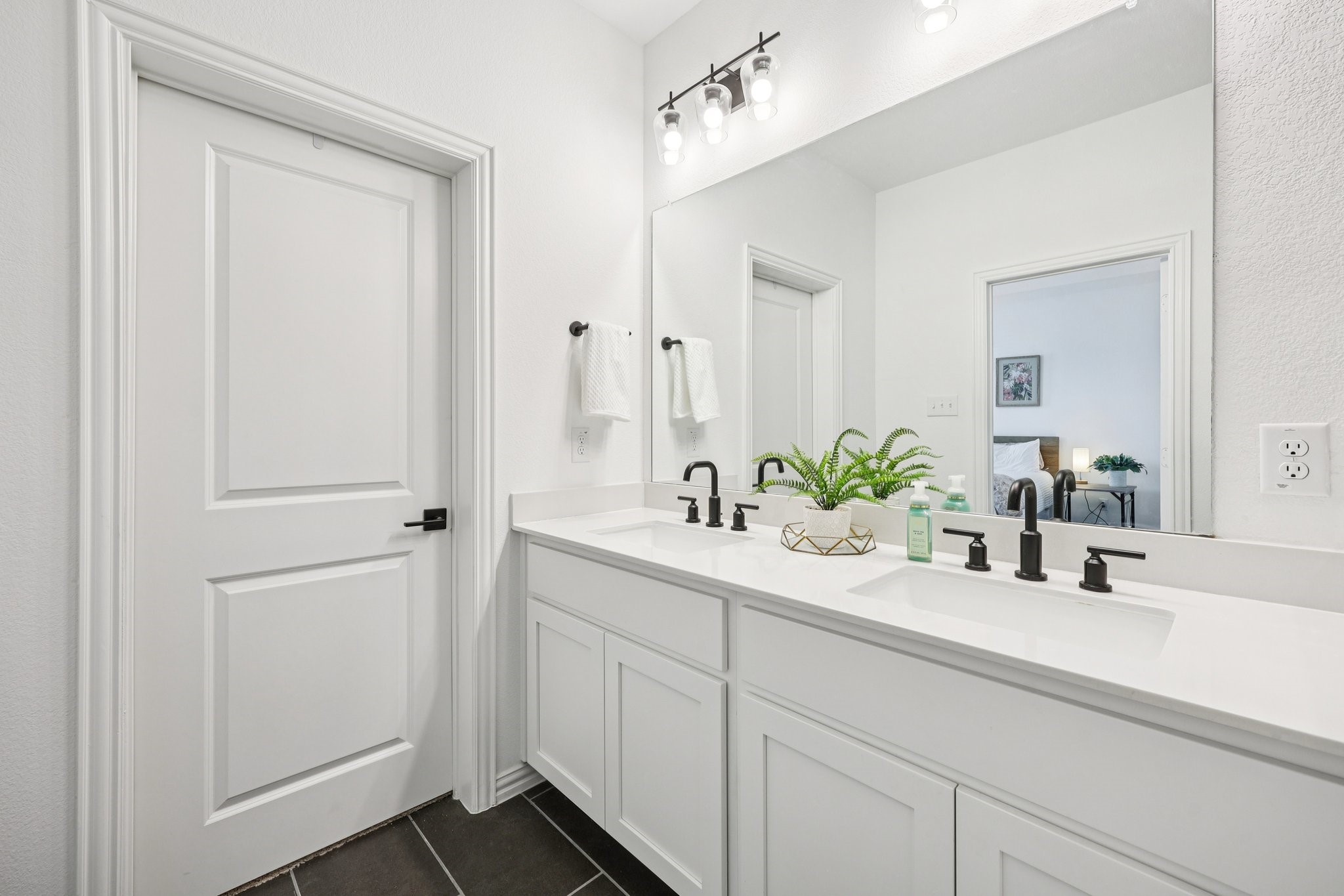 6201 Queens Path
