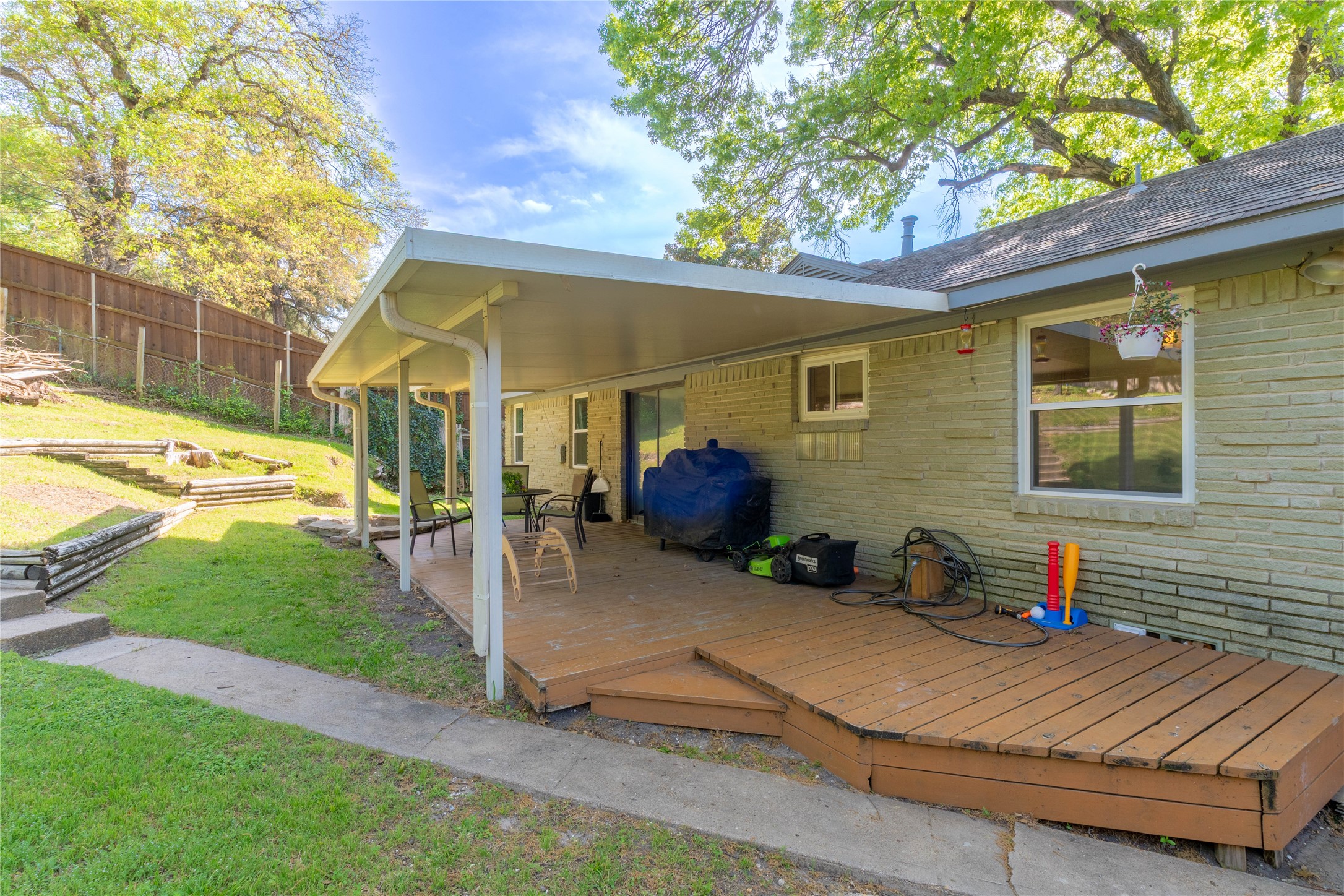 2422 Santa Cruz Drive