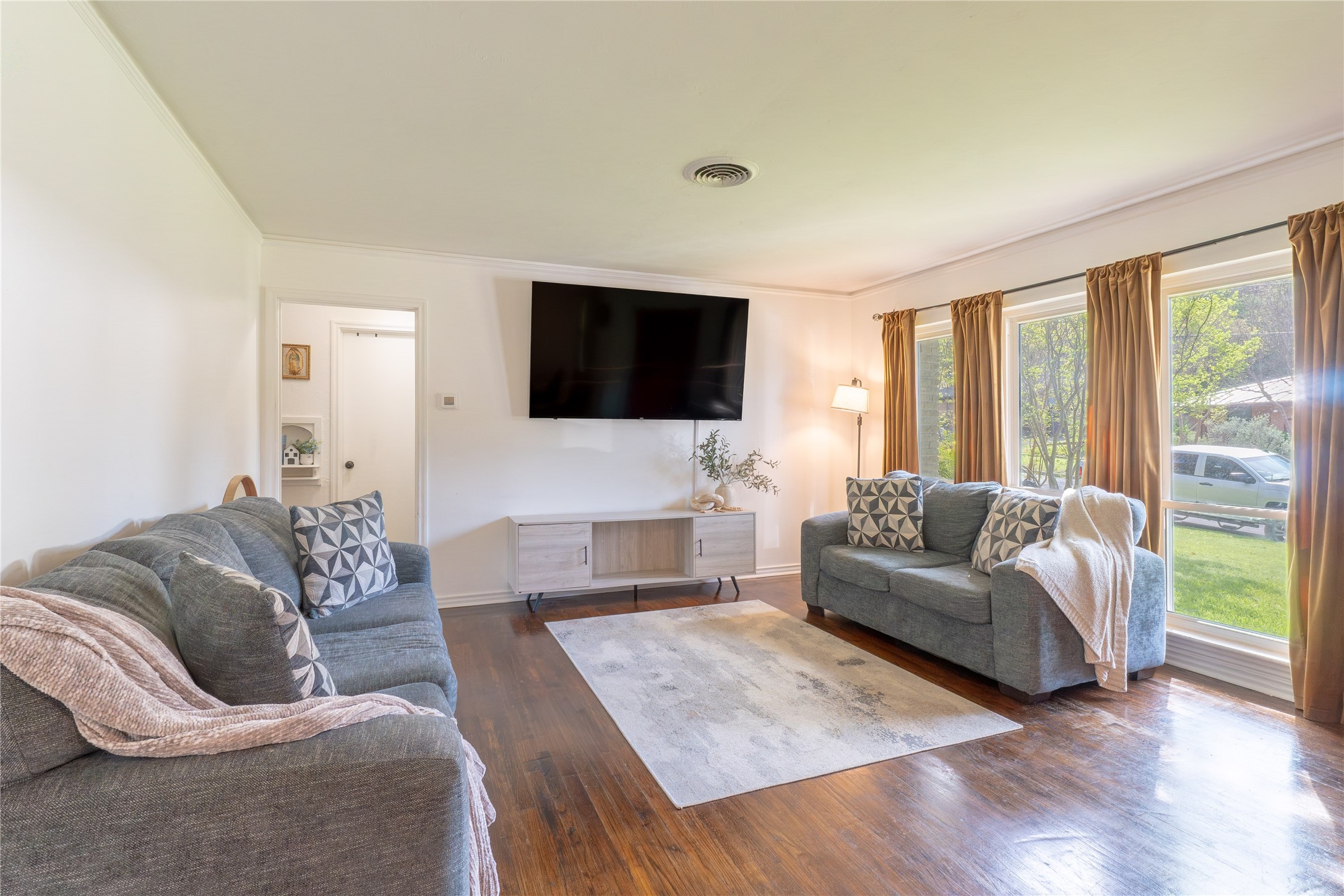 2422 Santa Cruz Drive