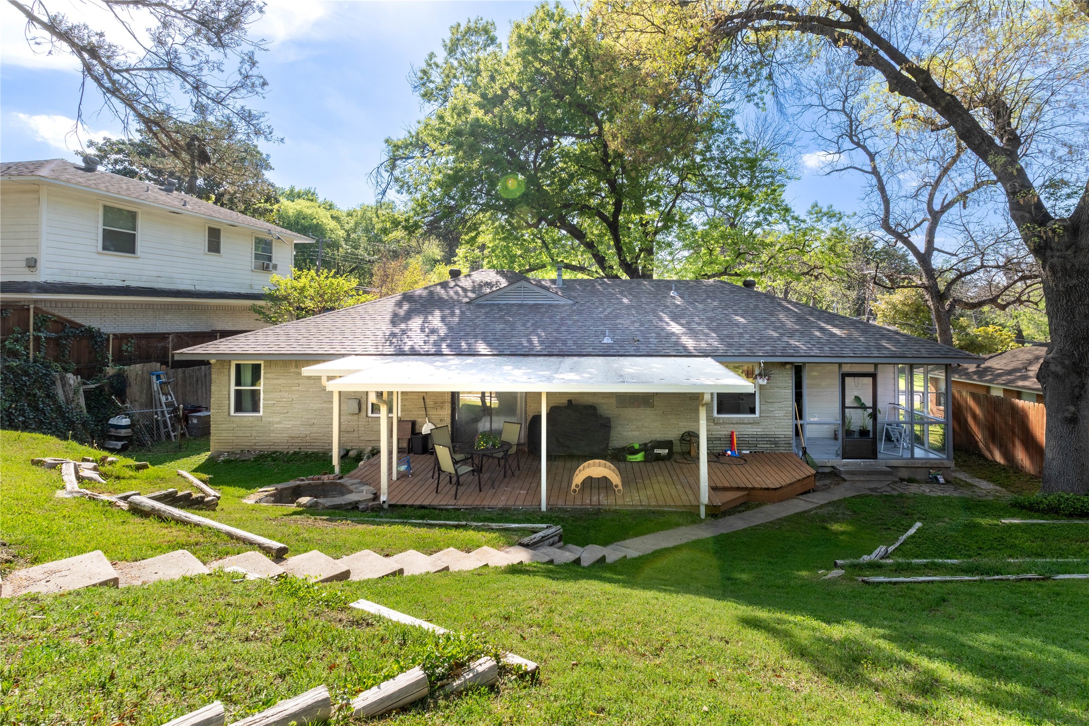 2422 Santa Cruz Drive