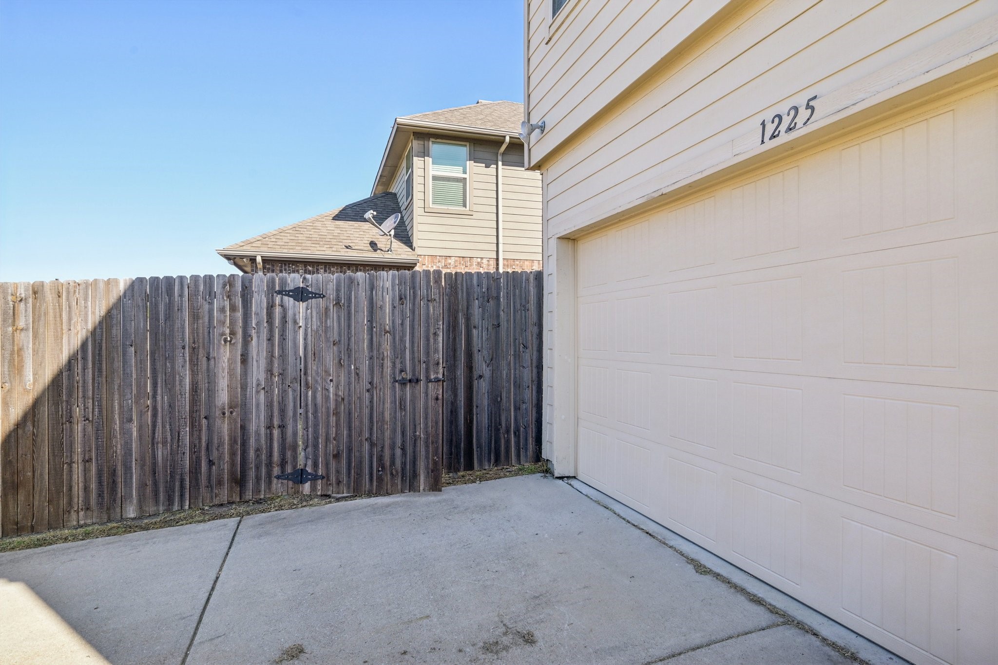 1225 Honeywood Lane