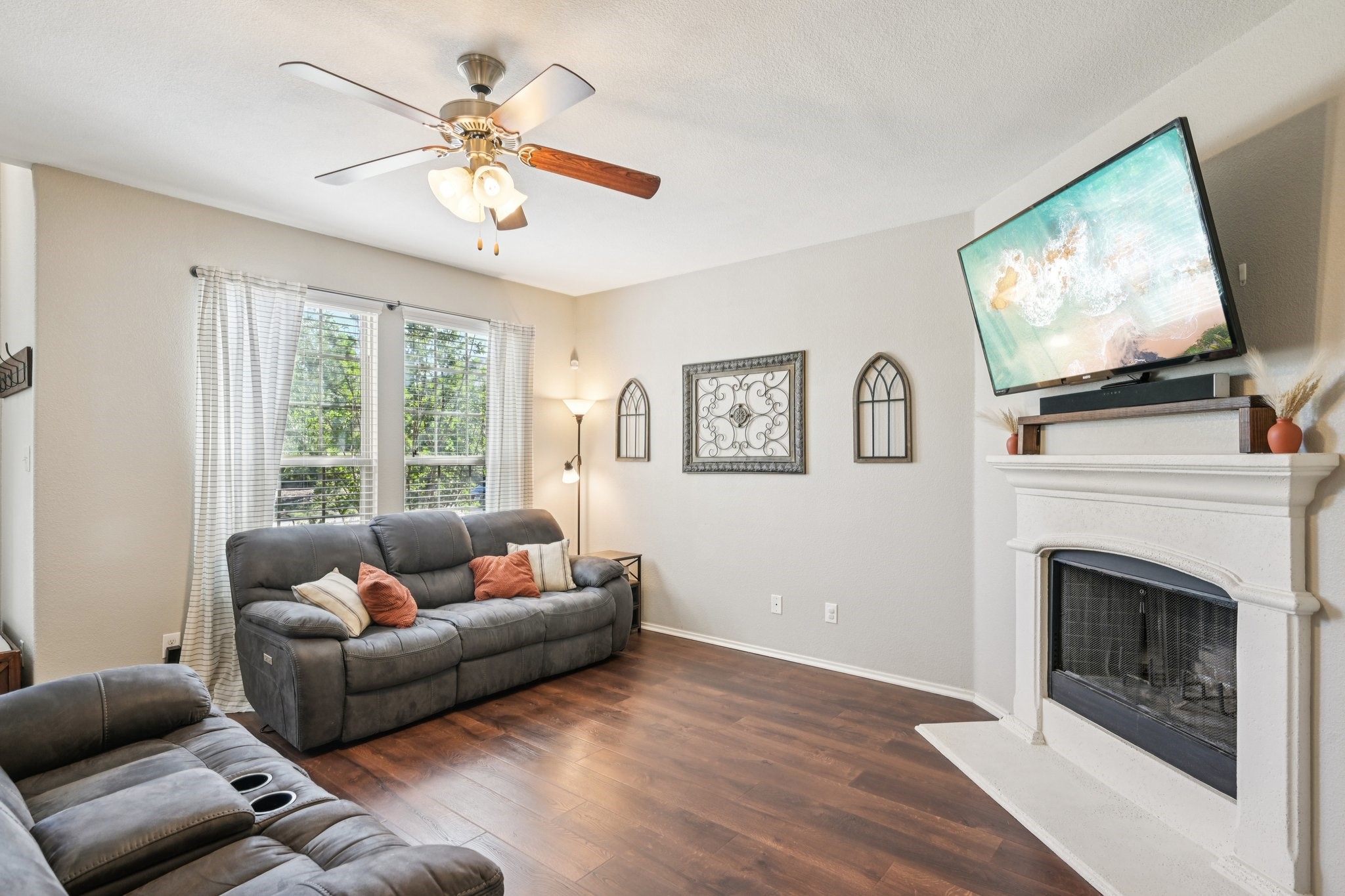 1225 Honeywood Lane