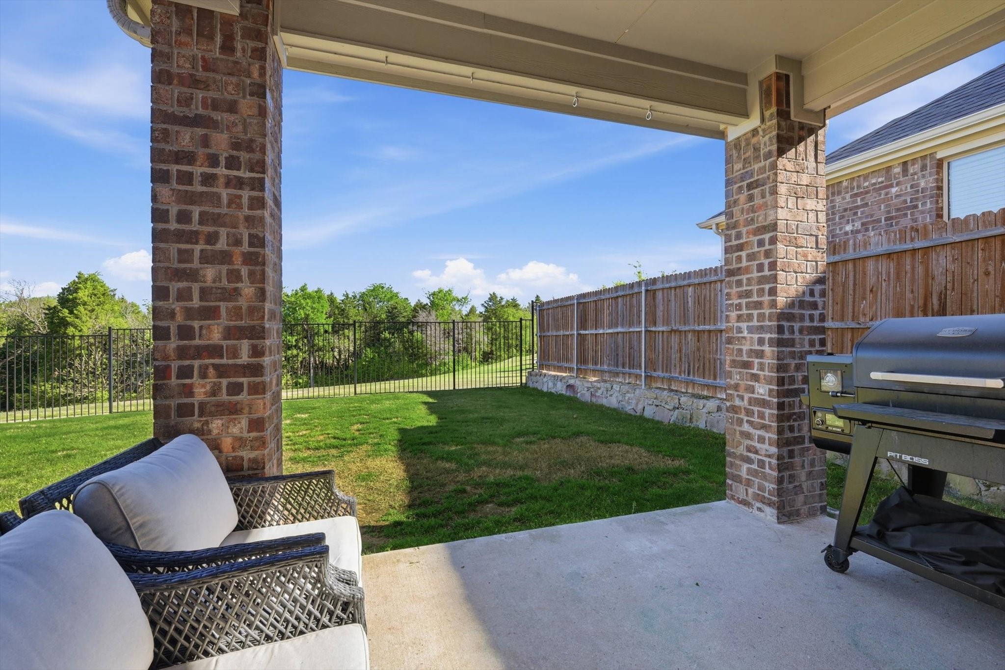 221 Stonehollow Way