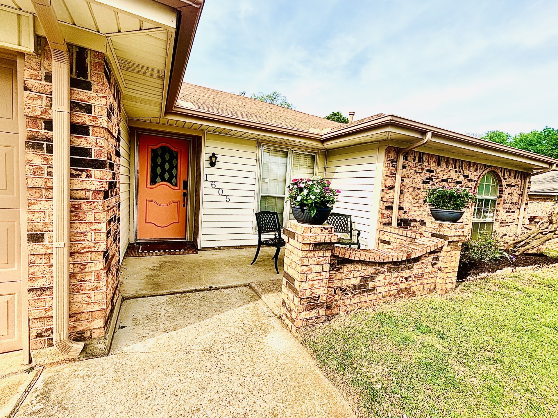 1605 Winchester Way