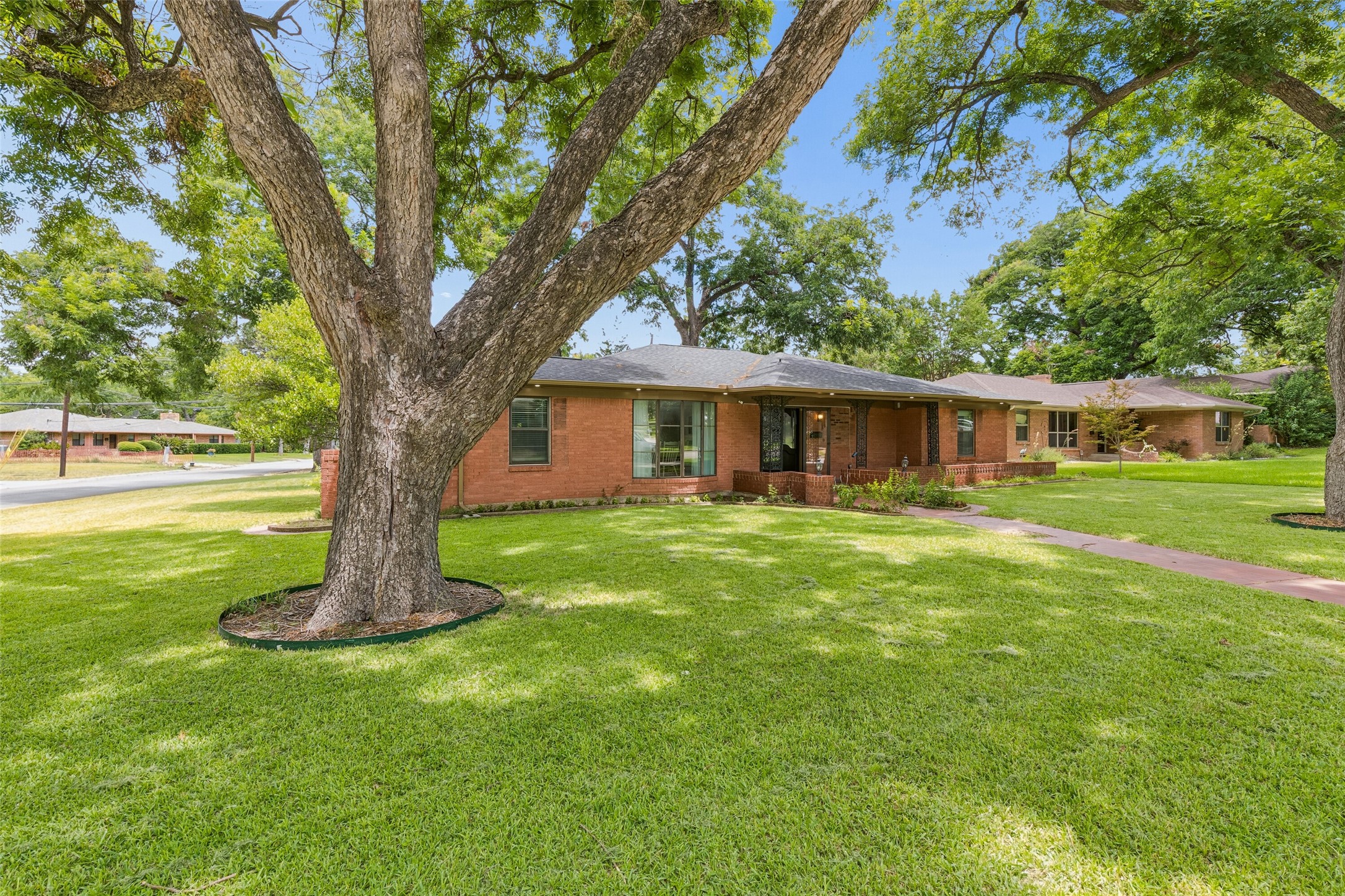 2133 Ebbtide Lane
