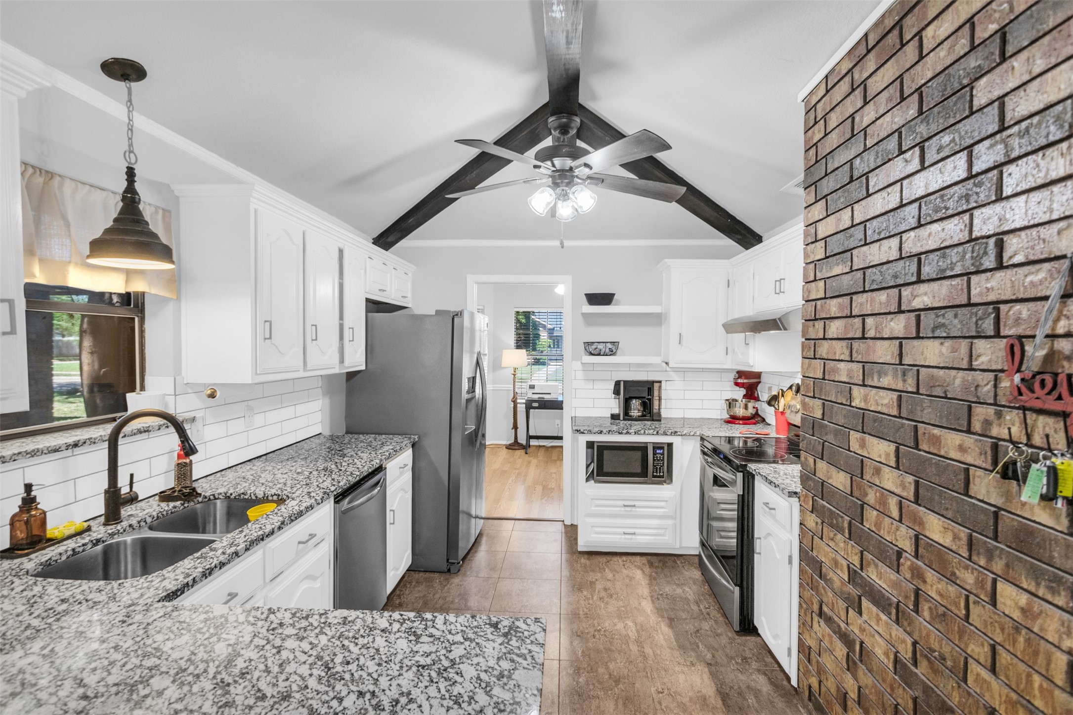 3918 Tracey Trail