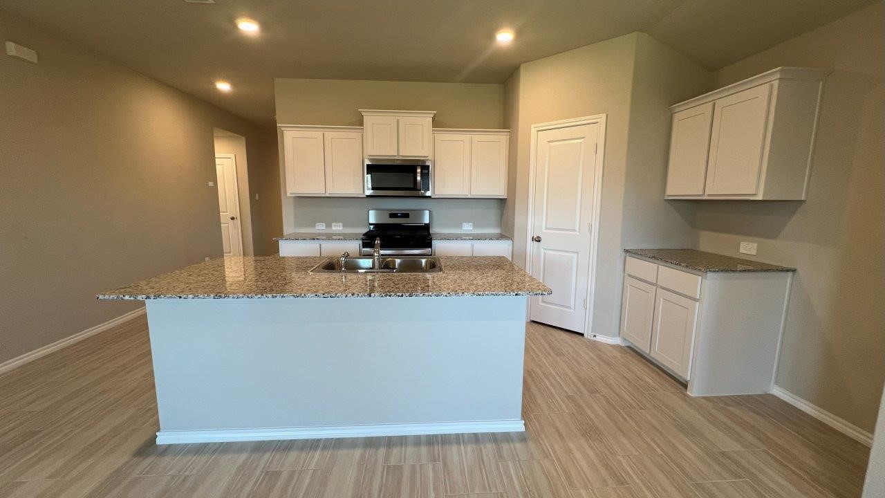 8436 HOLLYMEAD Lane
