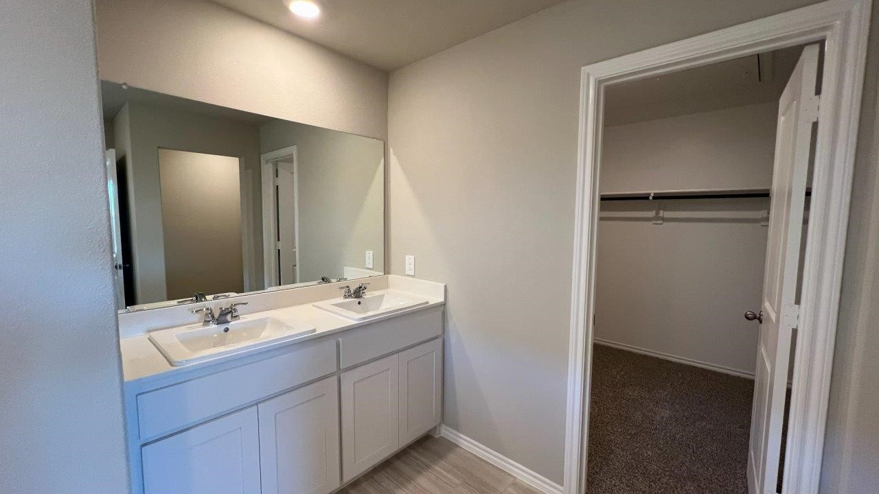 8436 HOLLYMEAD Lane