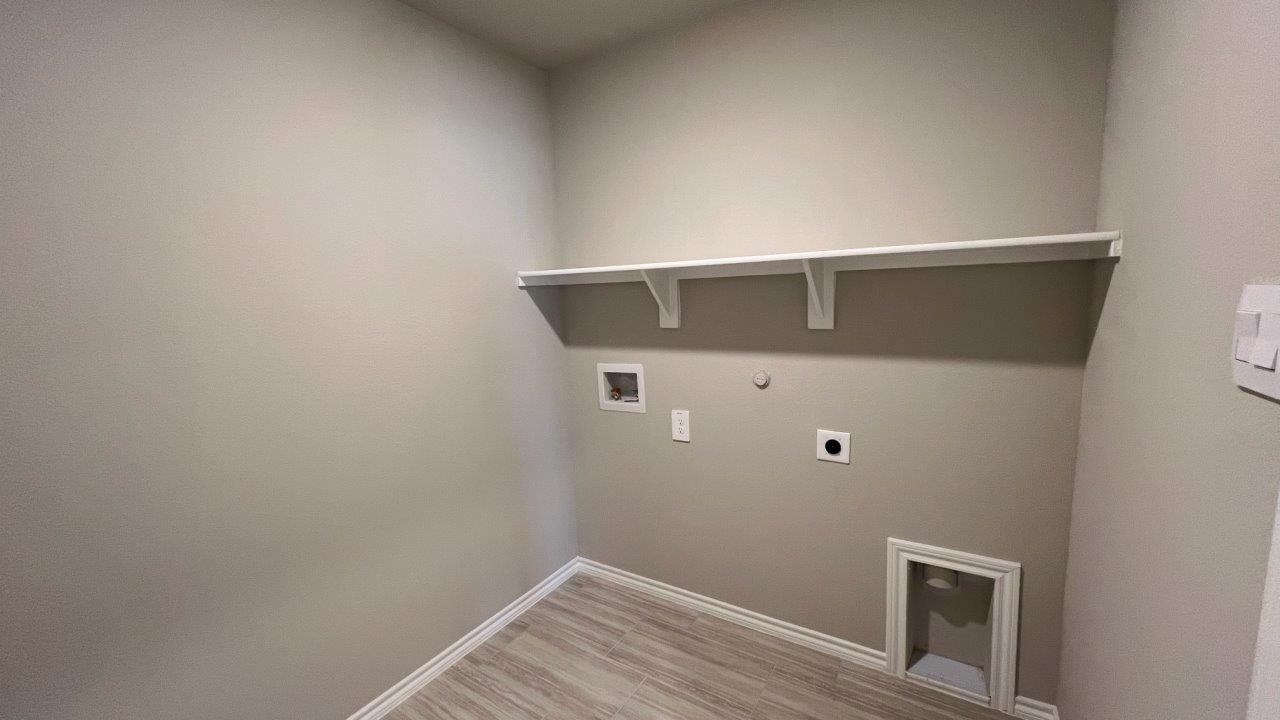 8436 HOLLYMEAD Lane